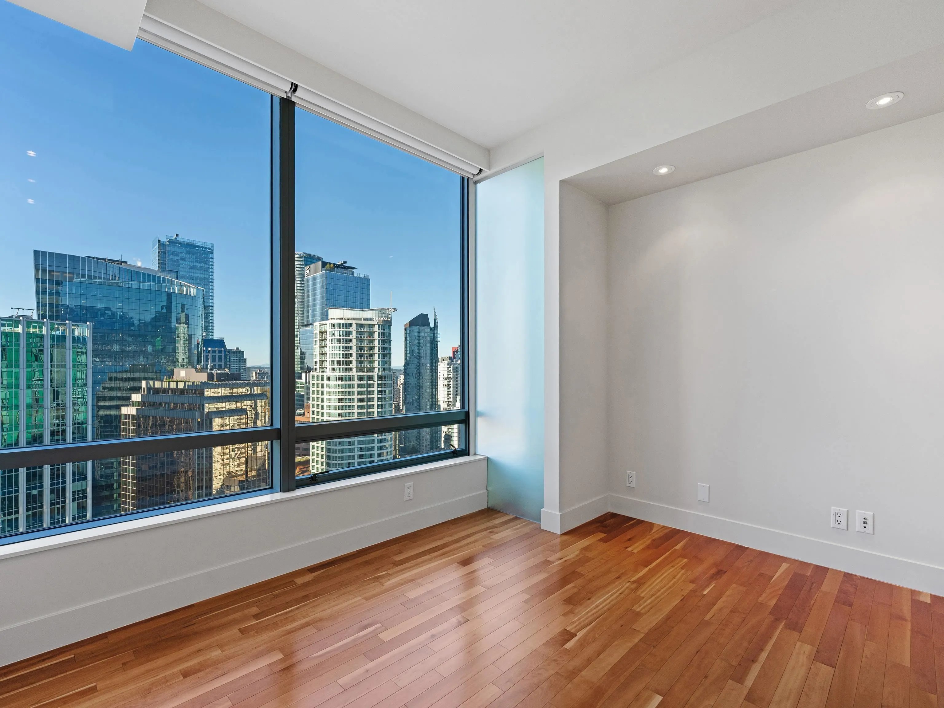2803 1077 W Cordova Street