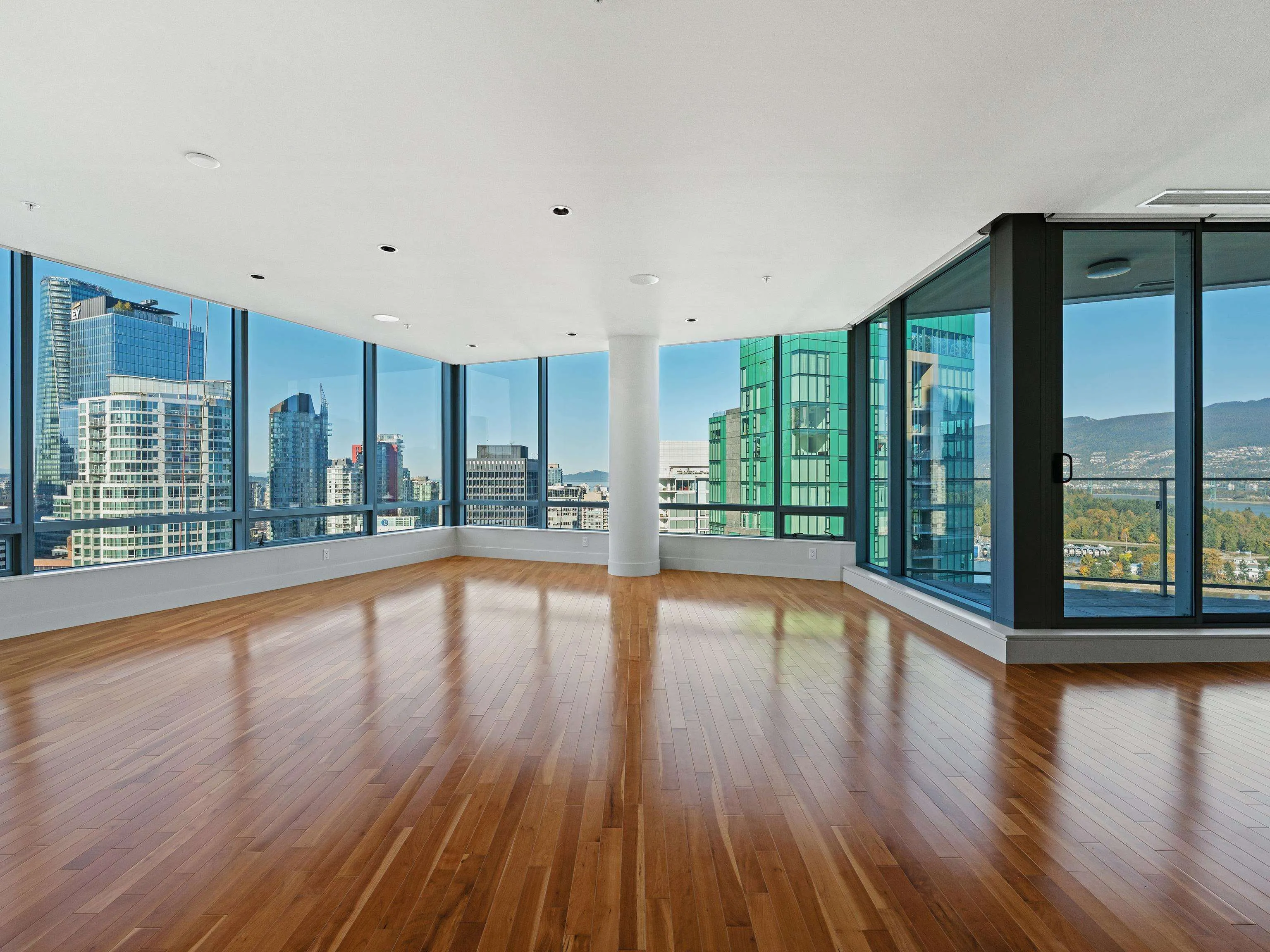 2803 1077 W Cordova Street