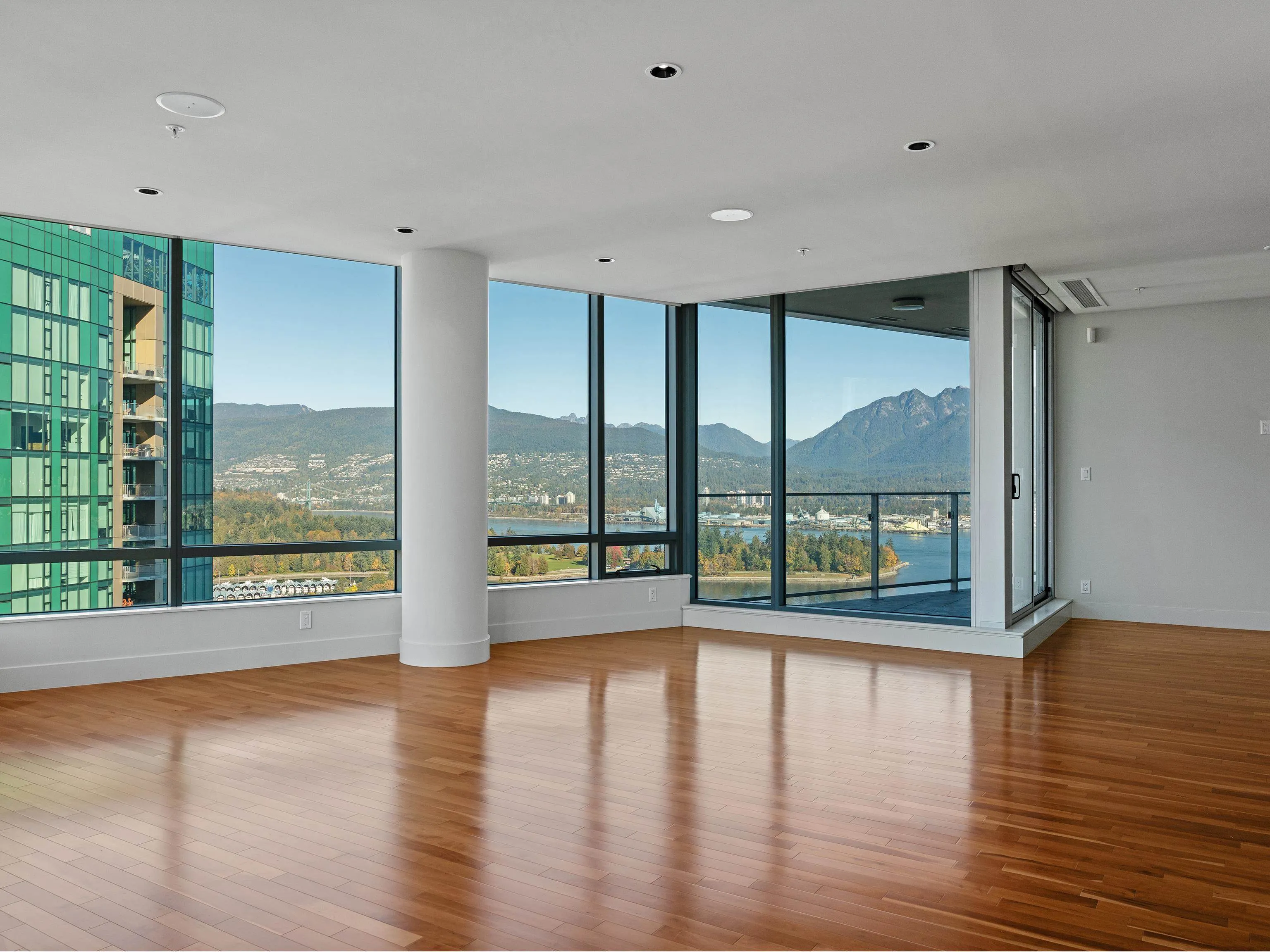 2803 1077 W Cordova Street