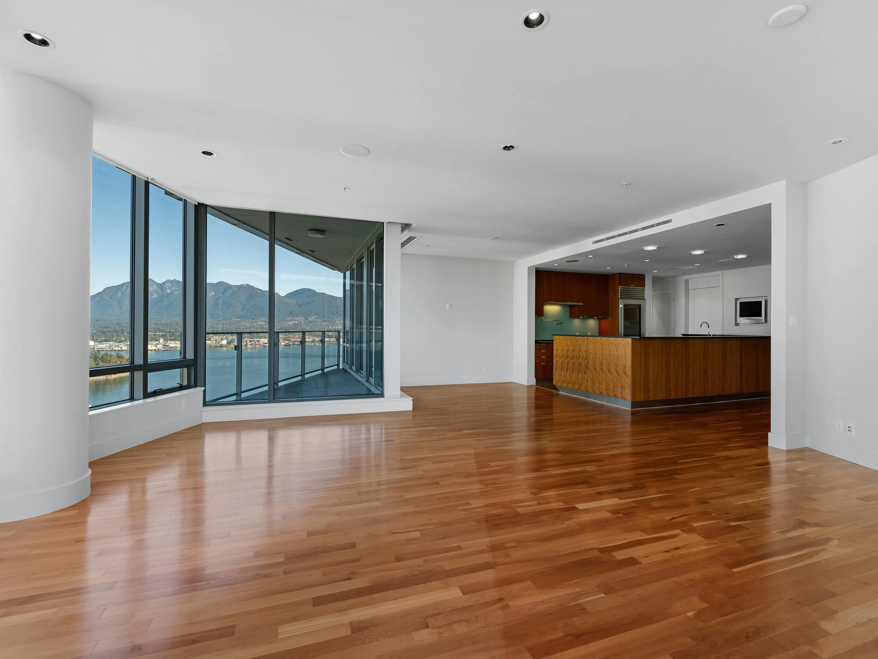 2803 1077 W Cordova Street