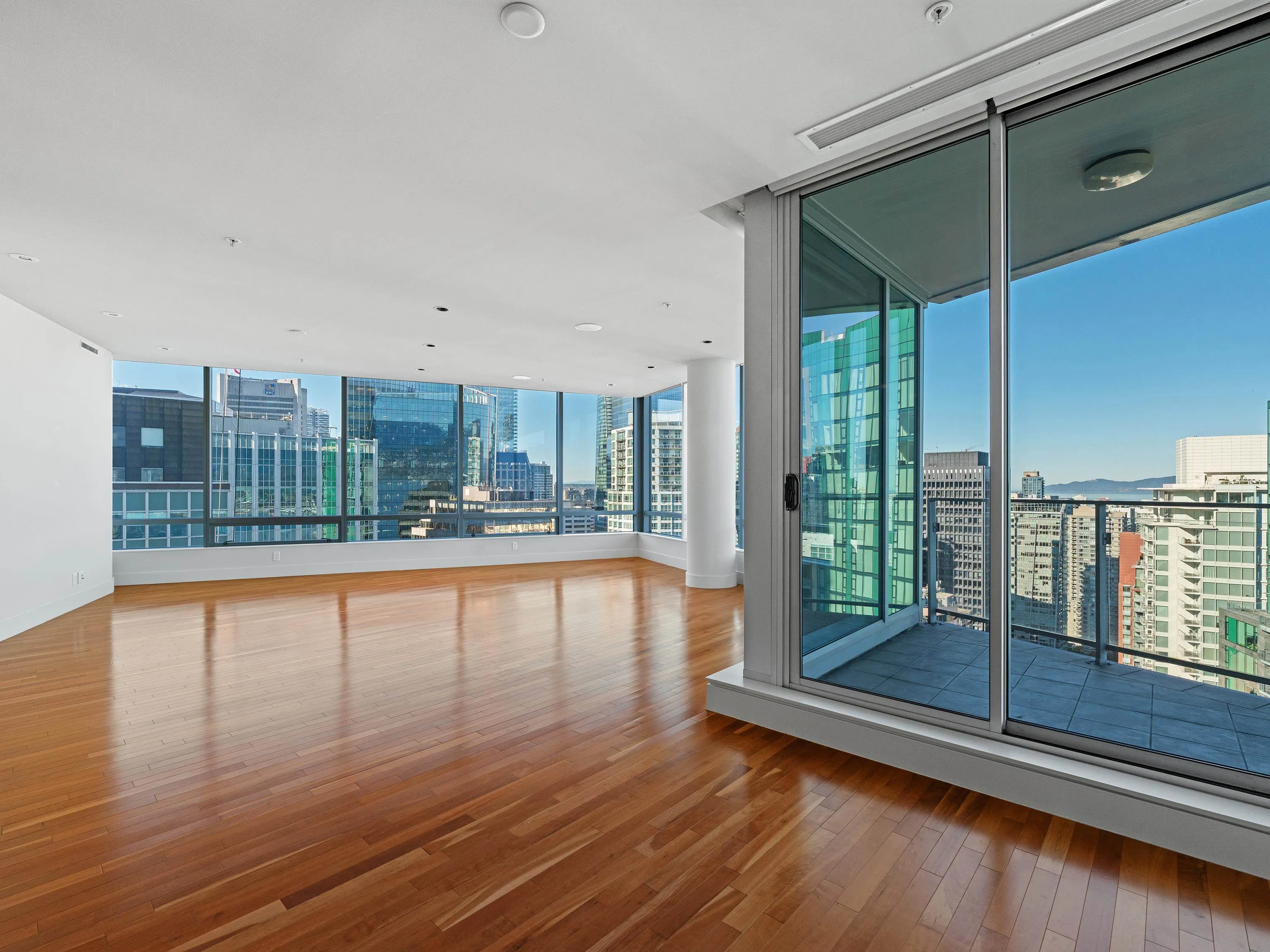 2803 1077 W Cordova Street