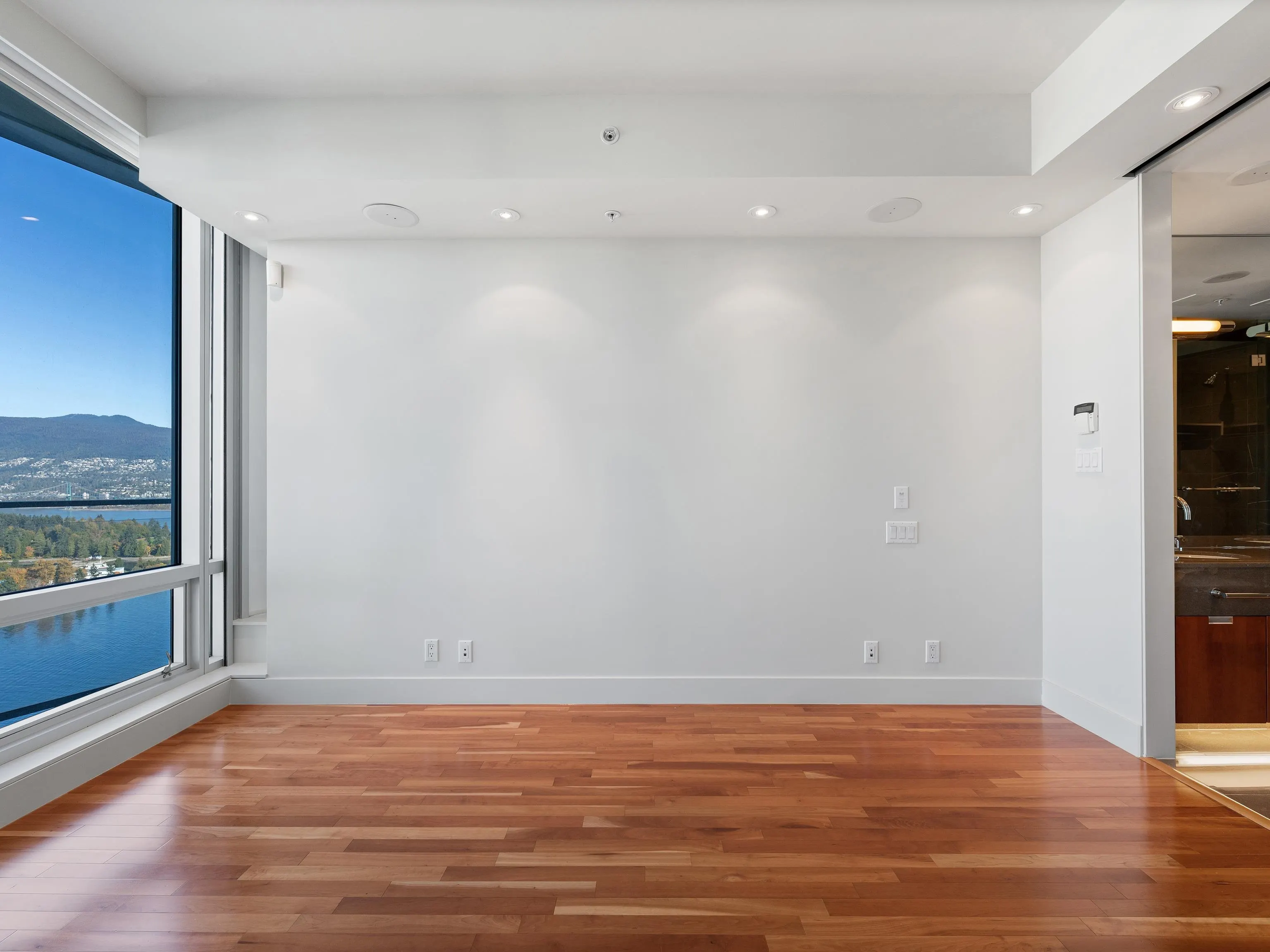2803 1077 W Cordova Street
