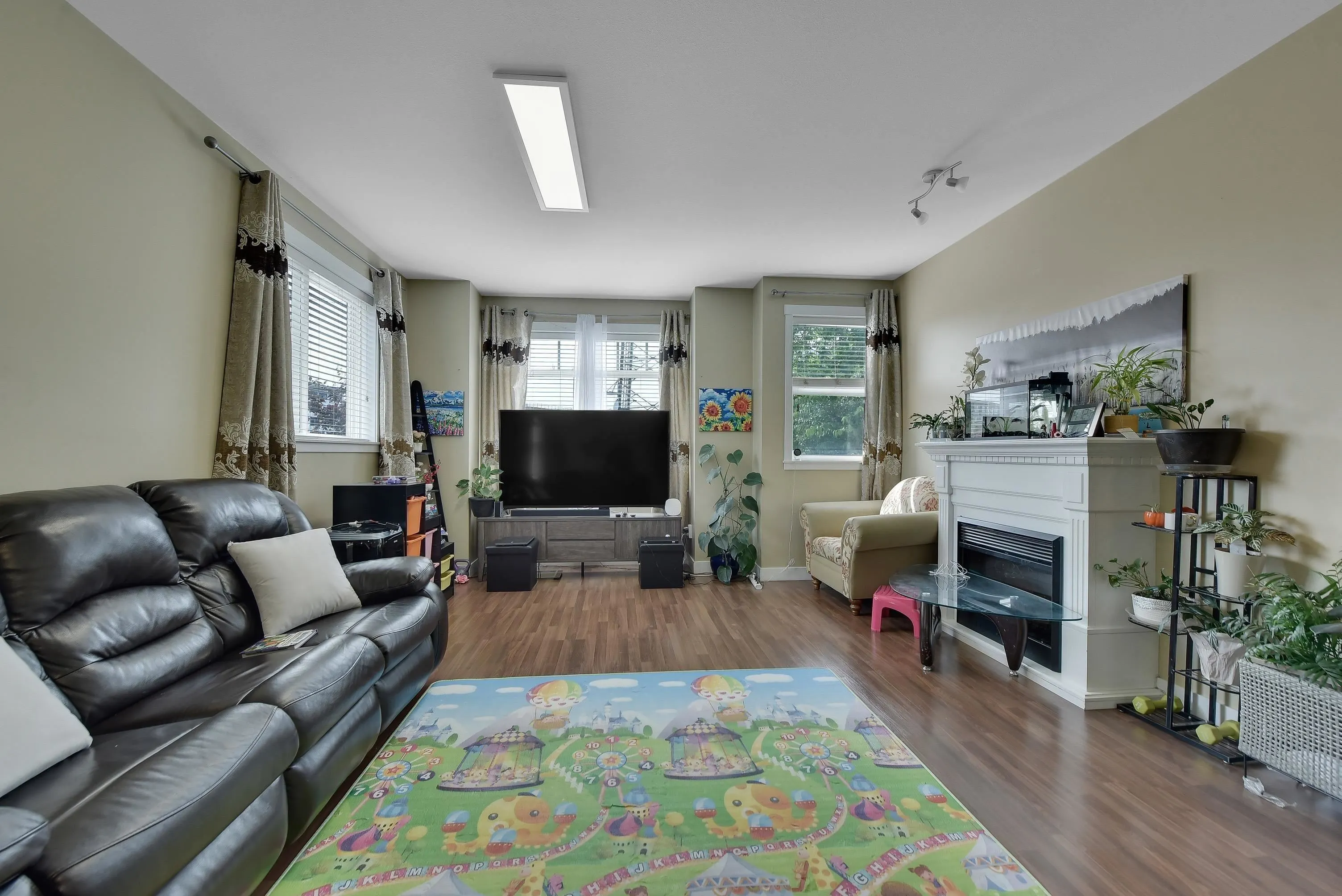 7 8676 158 Street