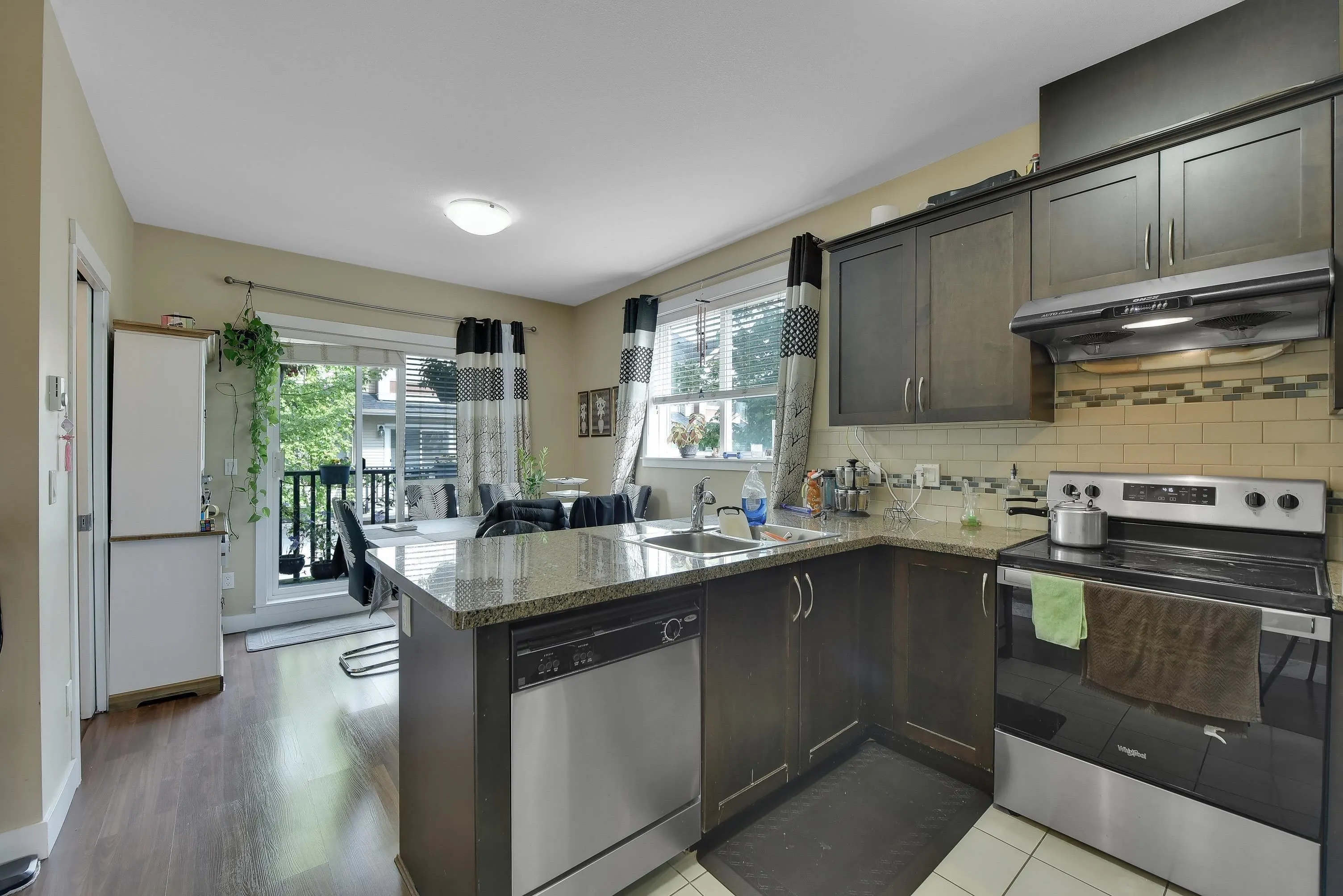 7 8676 158 Street