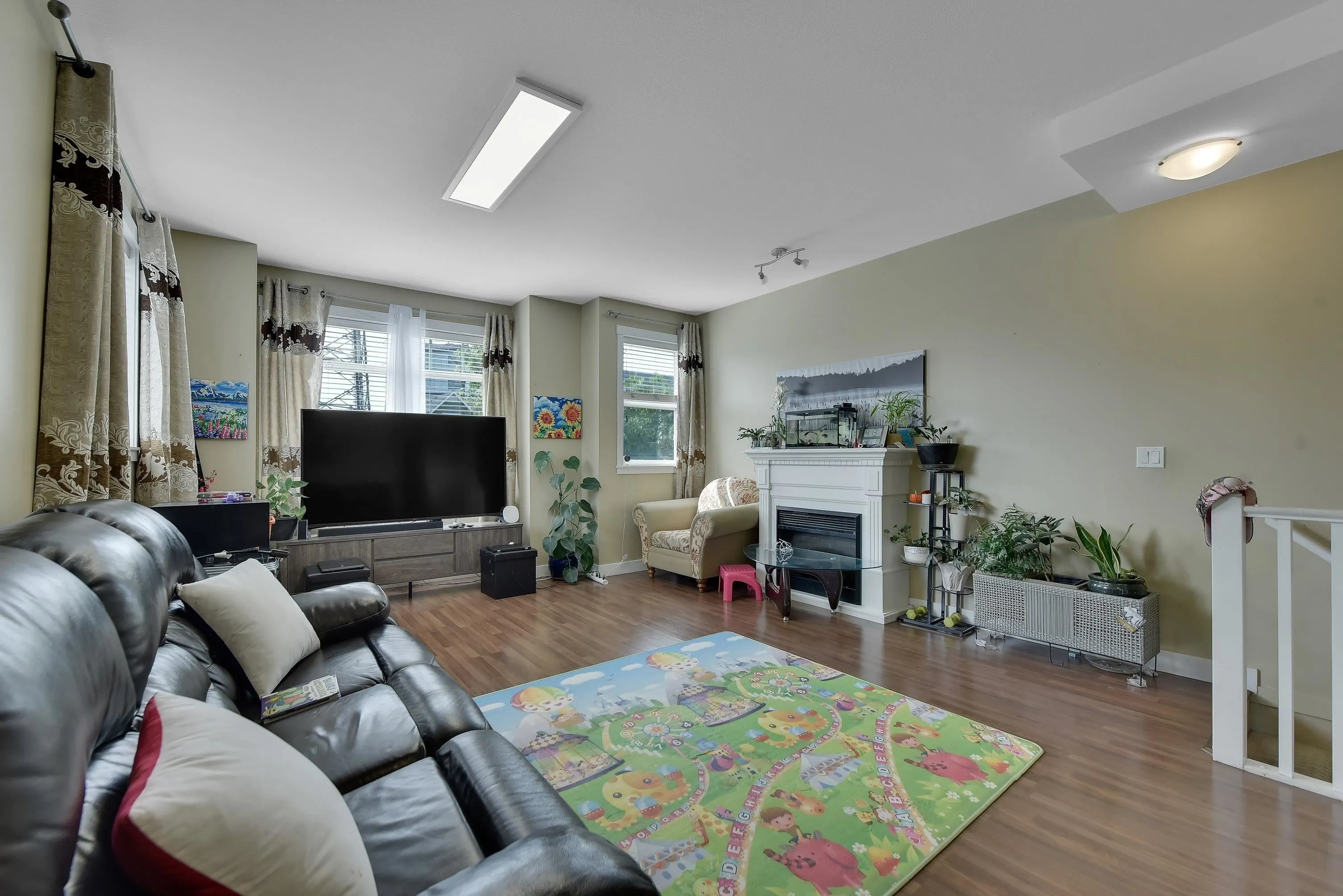 7 8676 158 Street