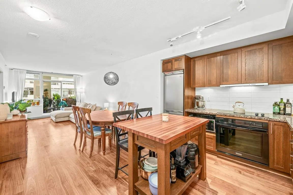 608 2228 W Broadway