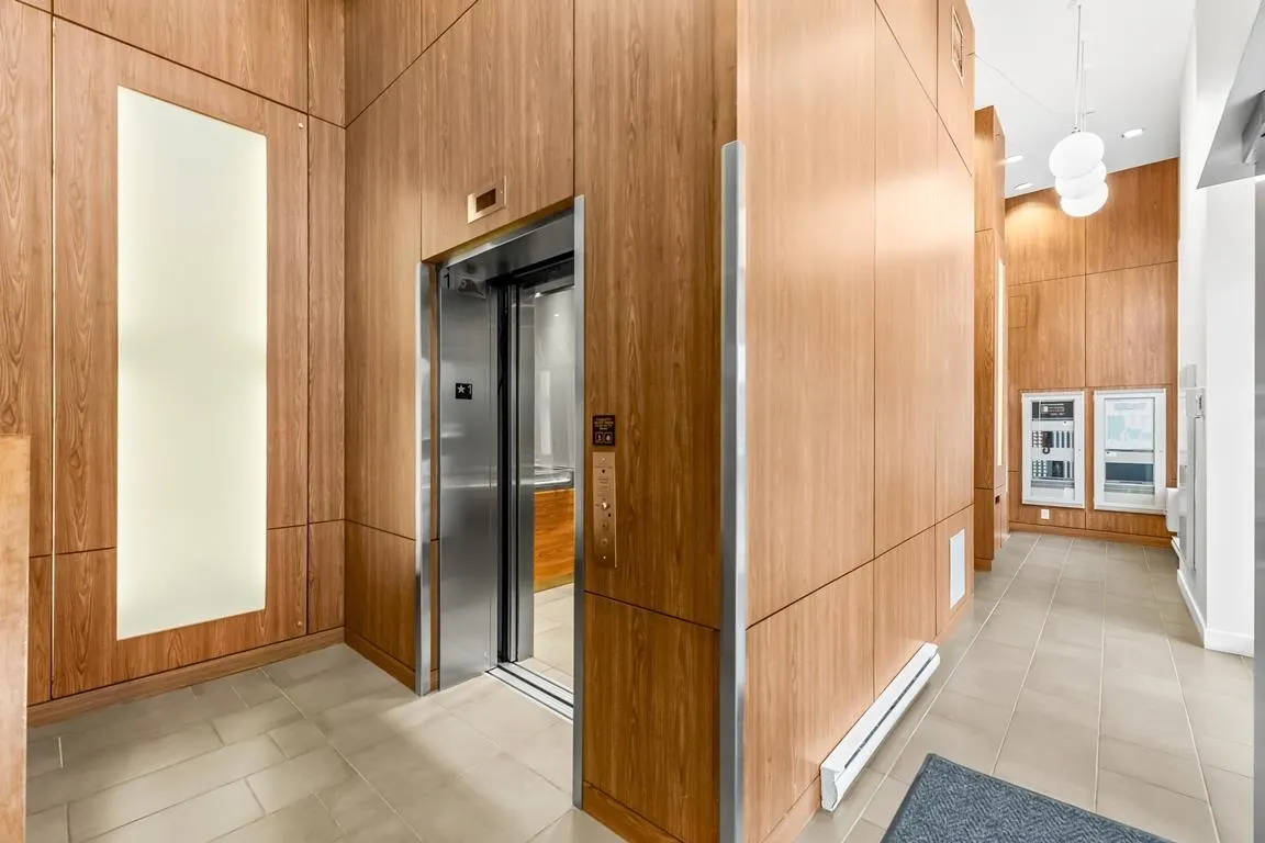 608 2228 W Broadway