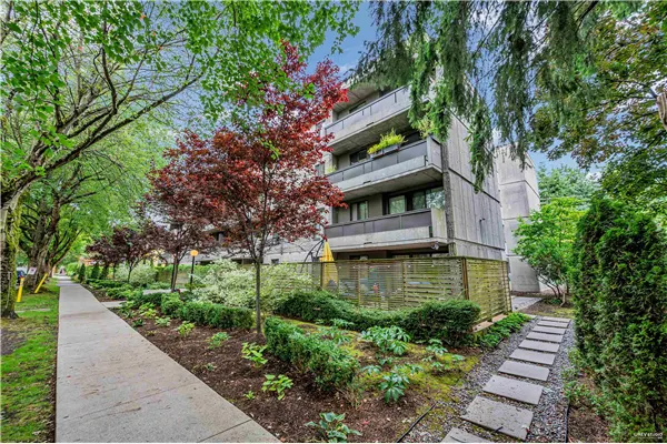 203 1867 W 3rd Avenue