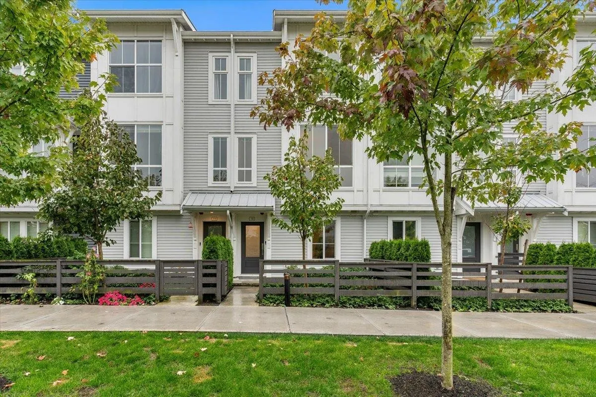 74 4656 Orca Way