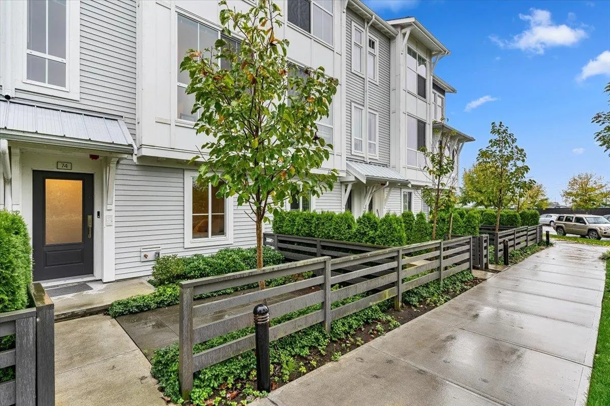 74 4656 Orca Way
