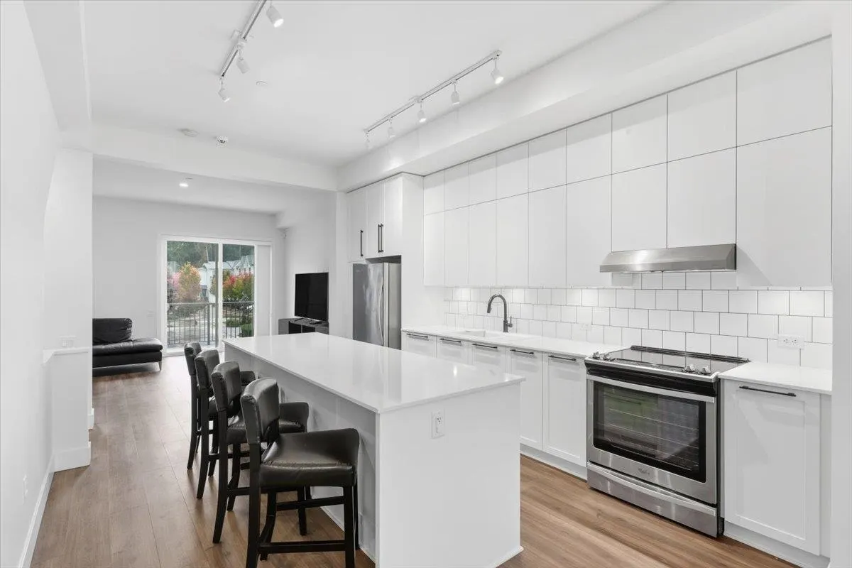 74 4656 Orca Way