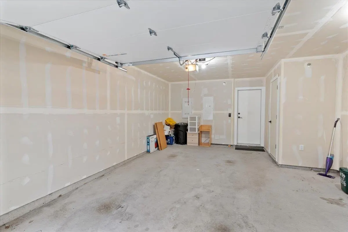 74 4656 Orca Way