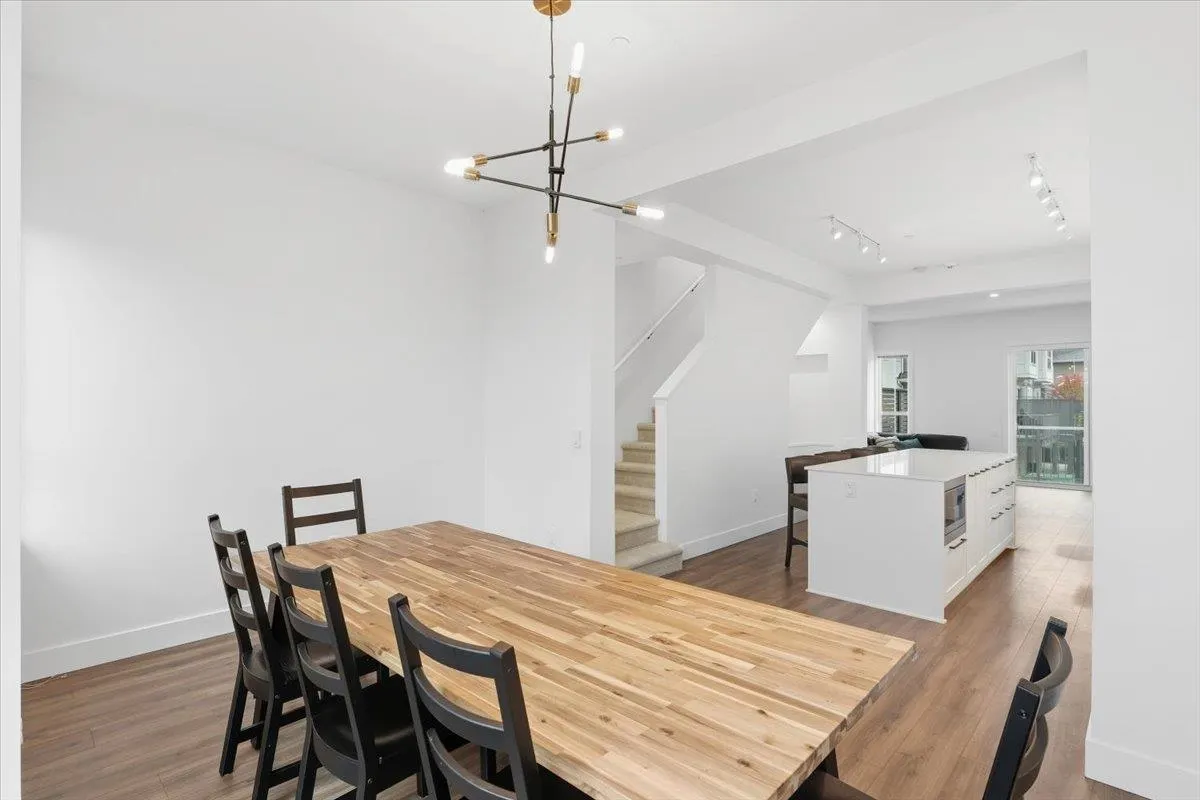 74 4656 Orca Way