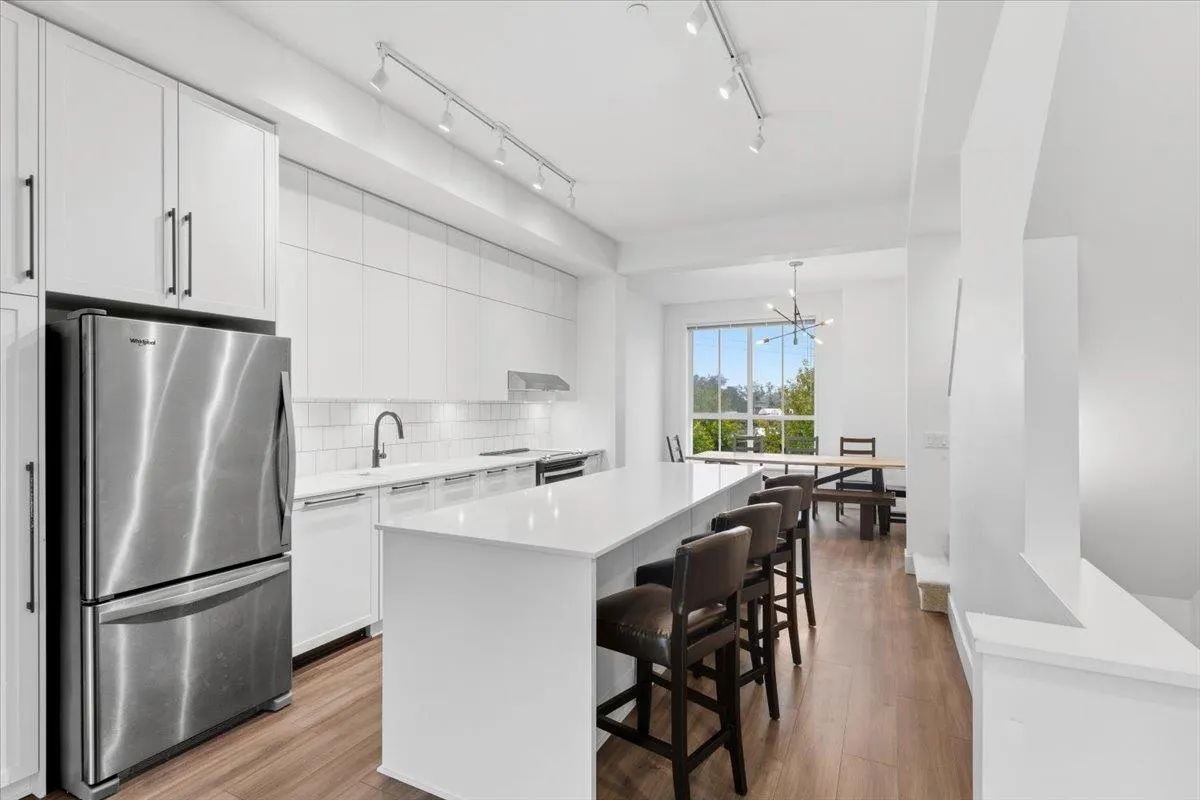 74 4656 Orca Way