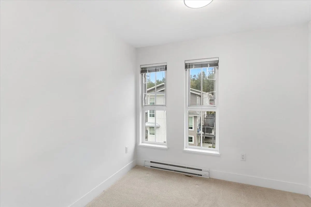74 4656 Orca Way