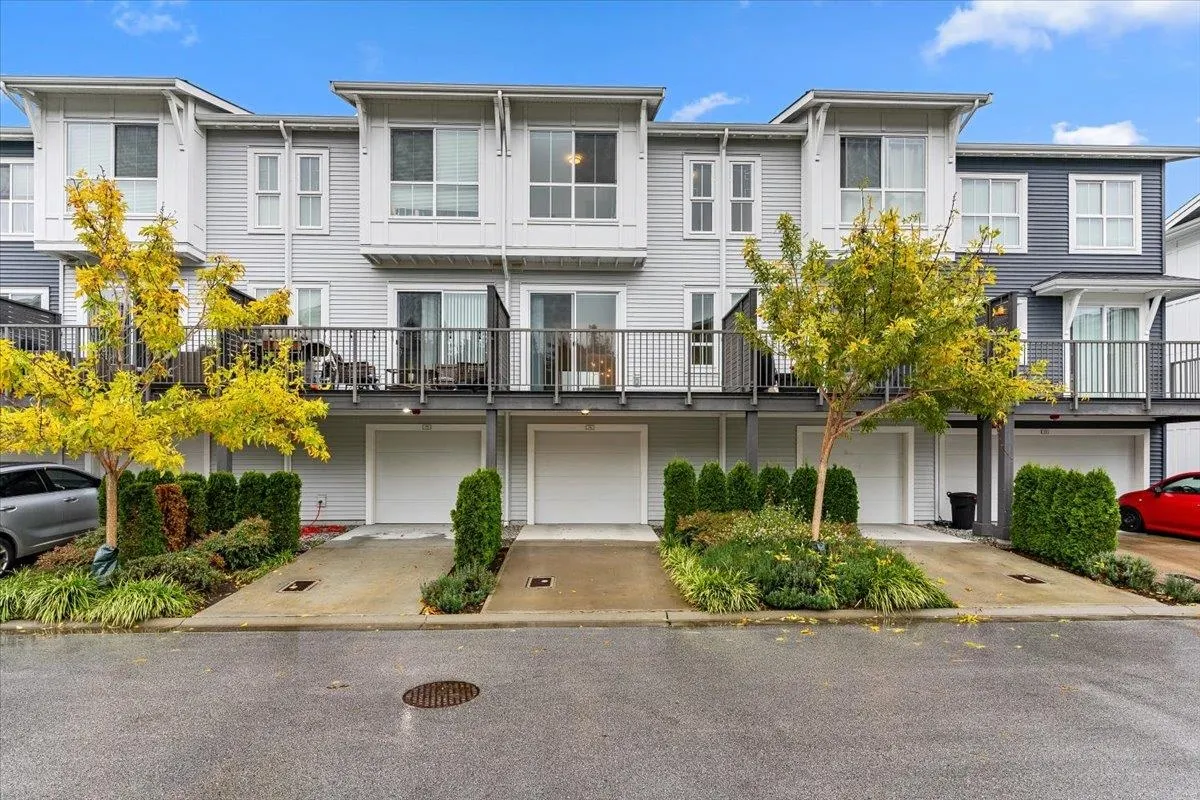 74 4656 Orca Way
