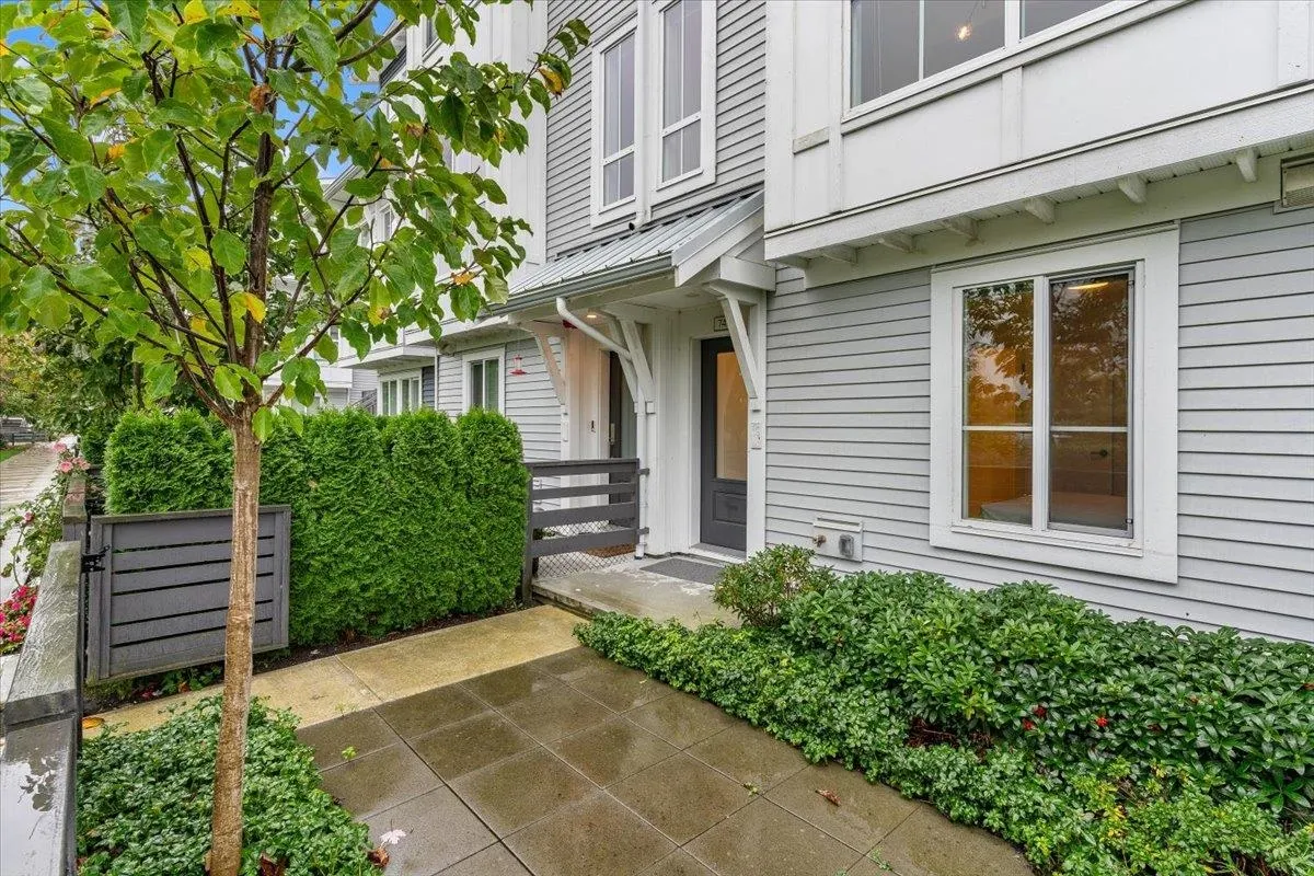 74 4656 Orca Way