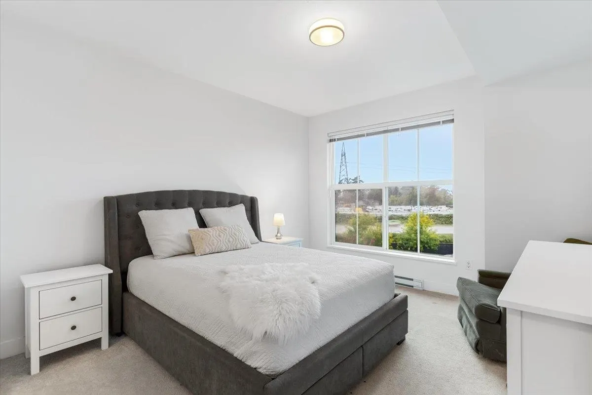 74 4656 Orca Way