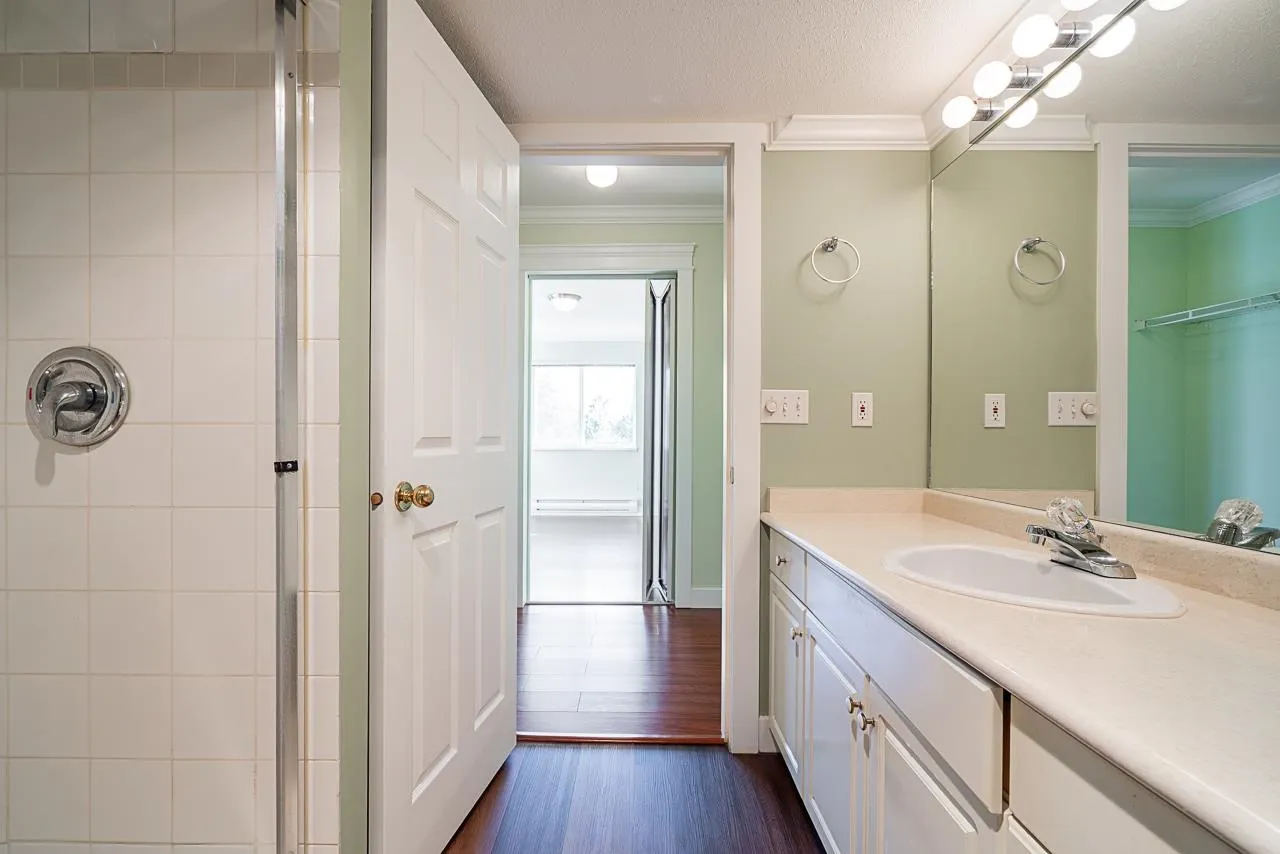 209 32044 Old Yale Road