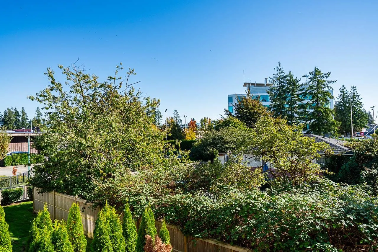 209 32044 Old Yale Road