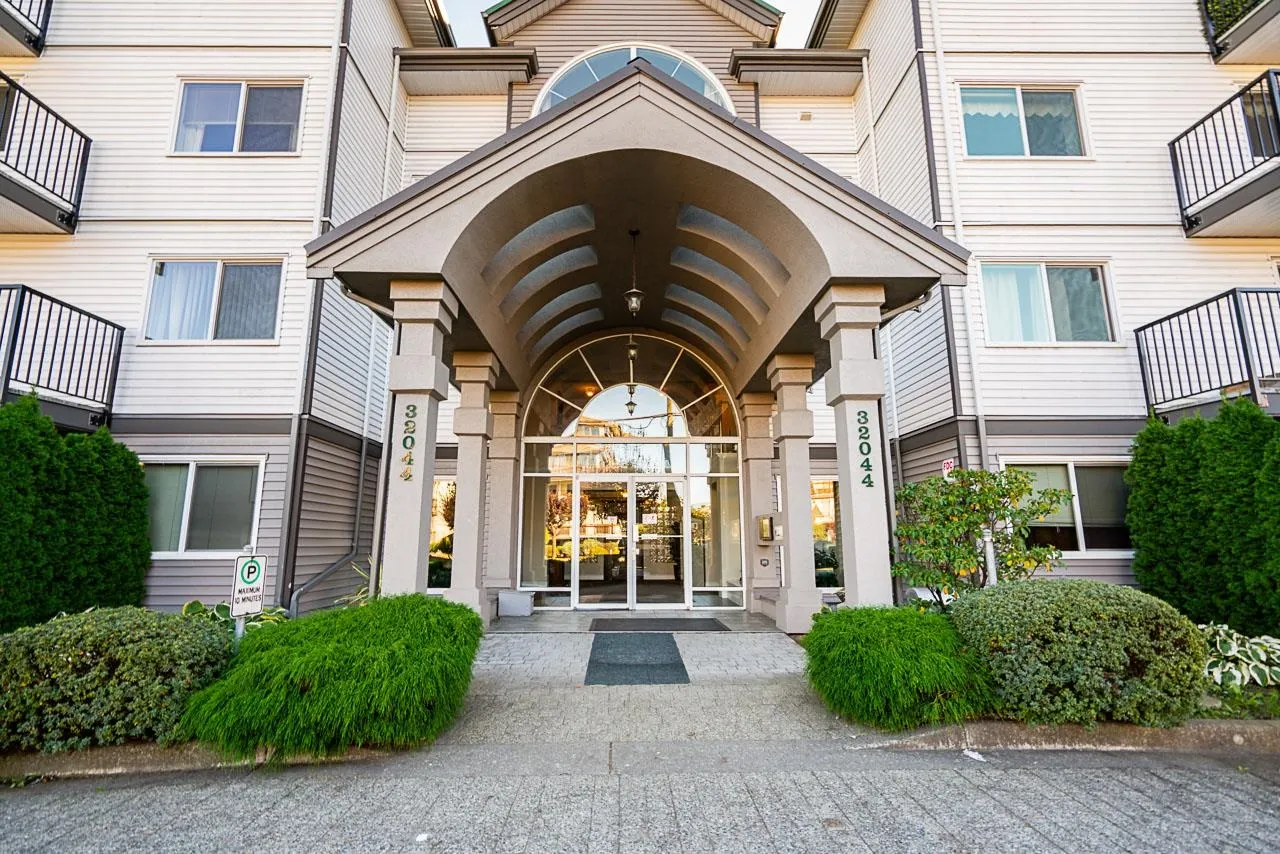 209 32044 Old Yale Road