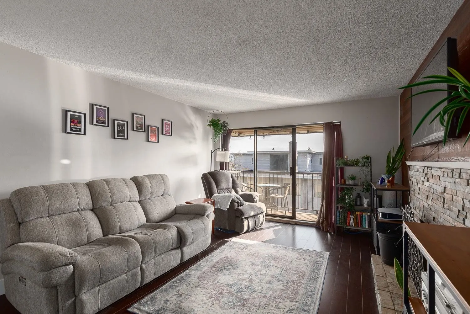 307 466 E Eighth Avenue