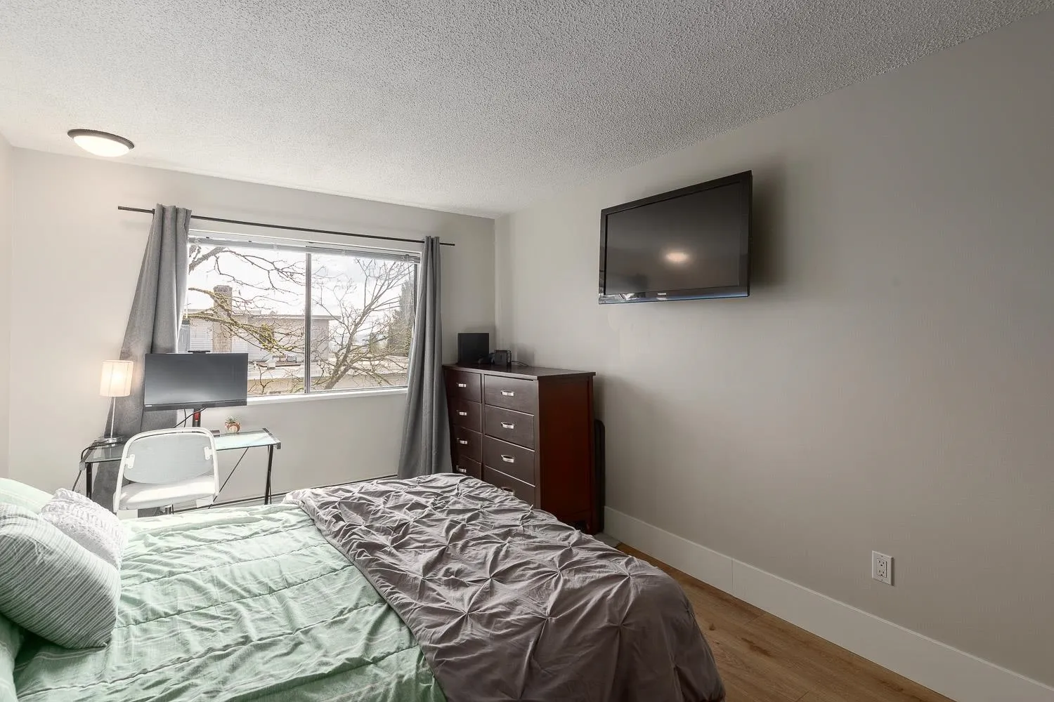 307 466 E Eighth Avenue