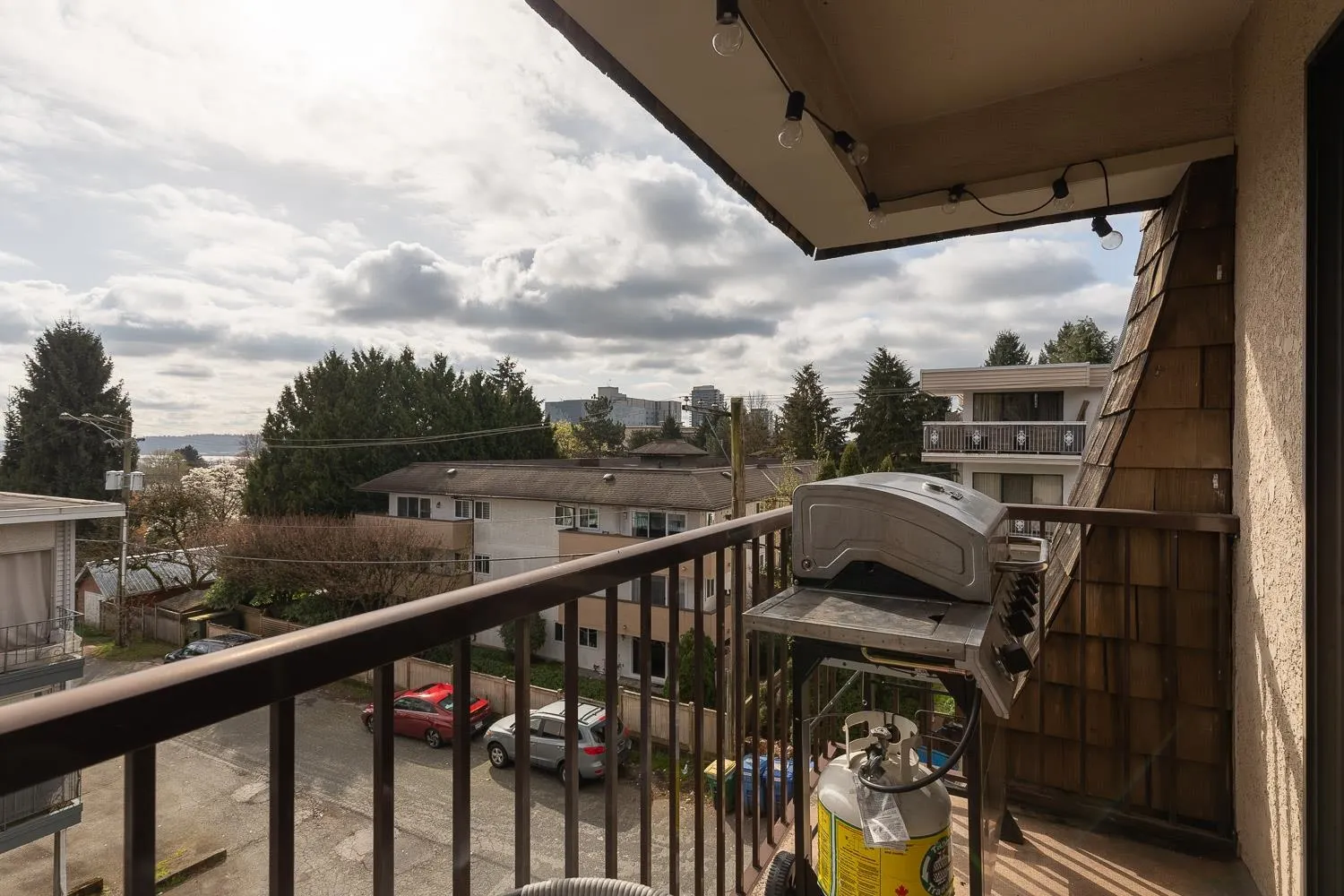 307 466 E Eighth Avenue