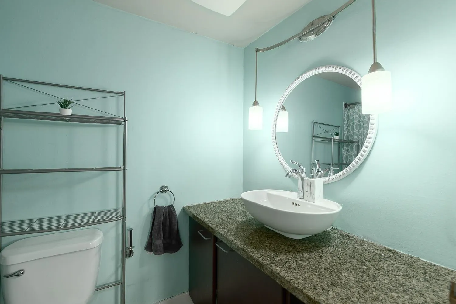 307 466 E Eighth Avenue