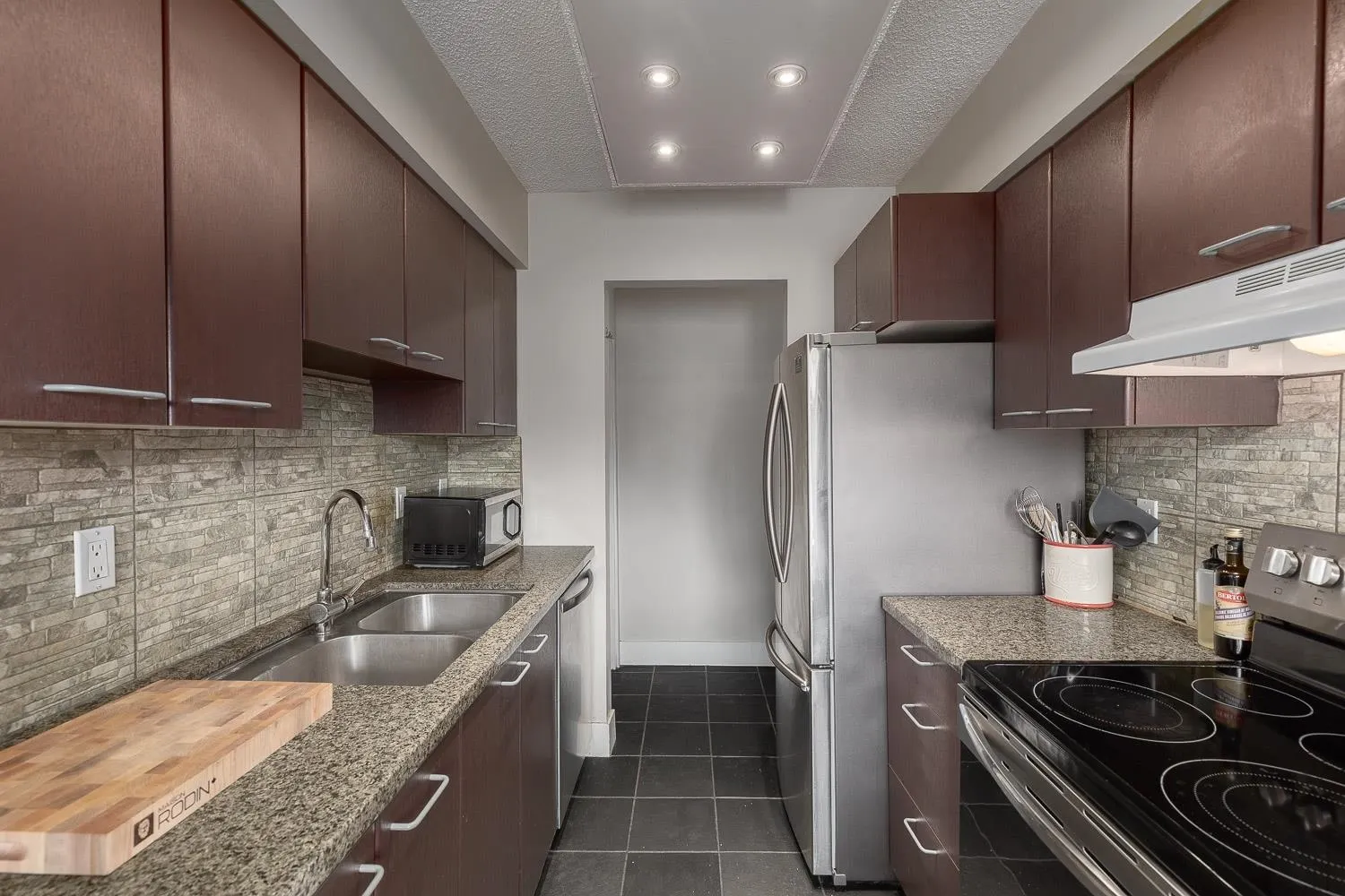 307 466 E Eighth Avenue