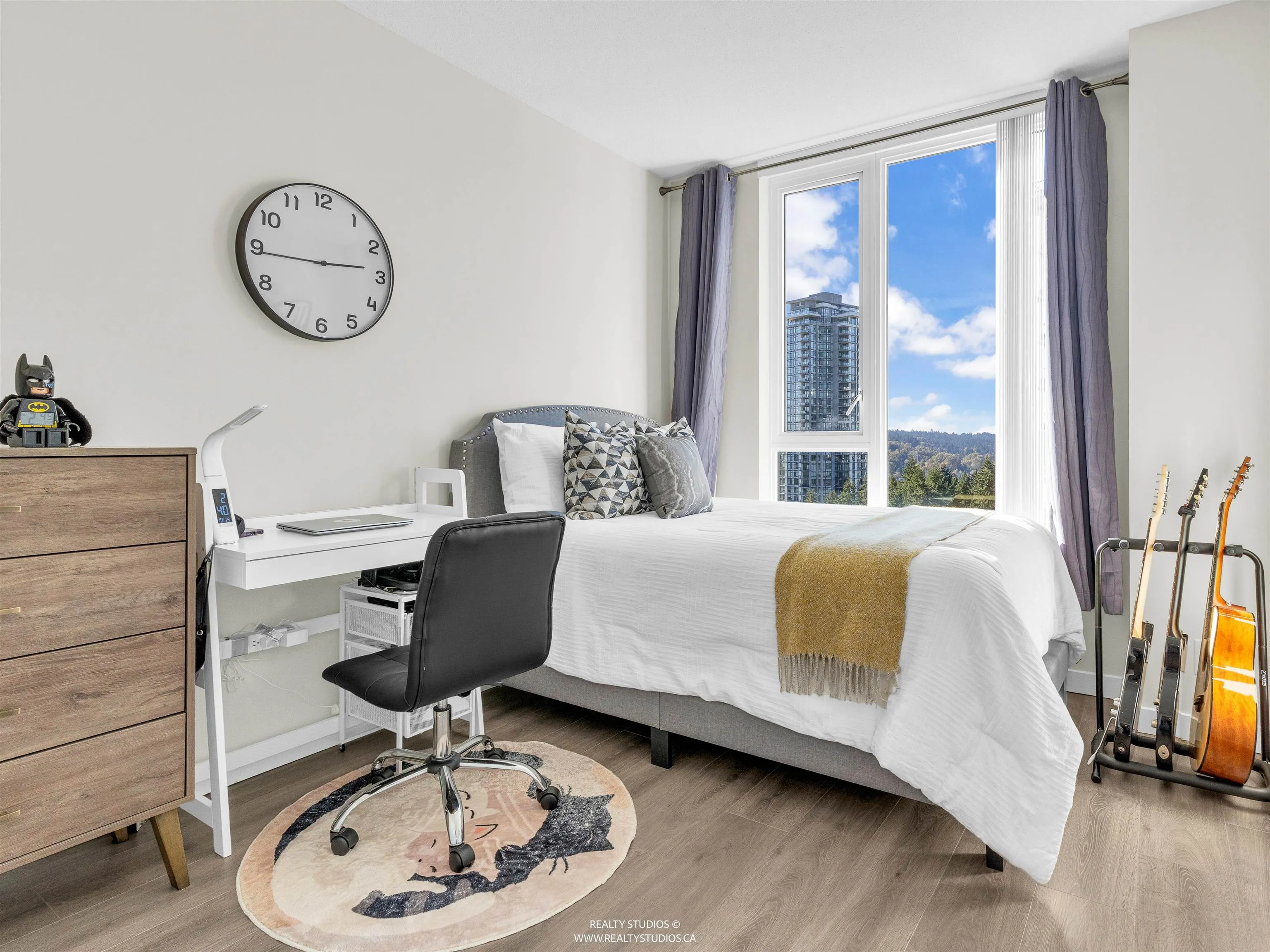 1905 3100 Windsor Gate