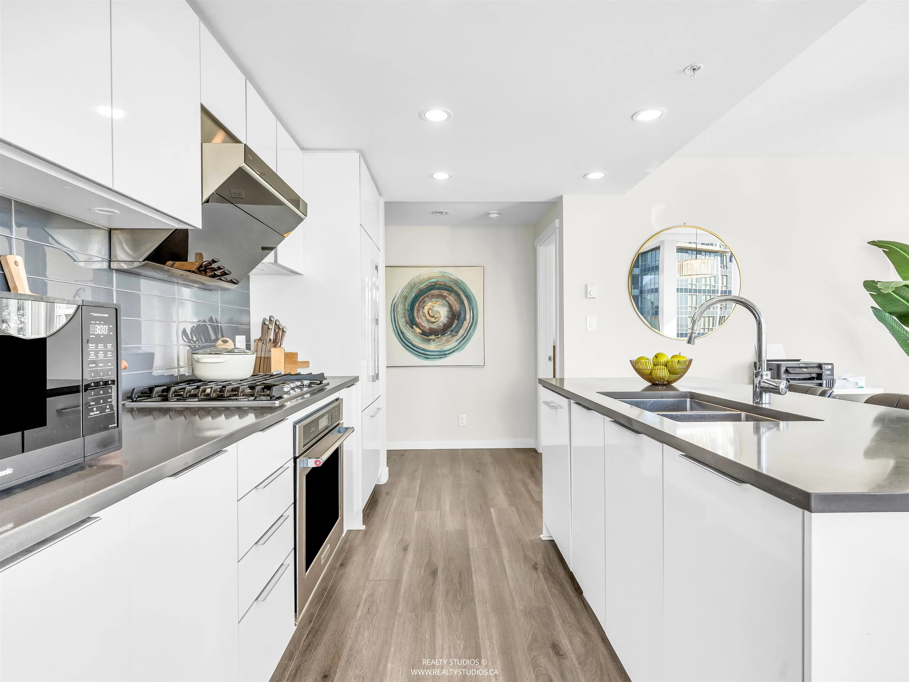 1905 3100 Windsor Gate