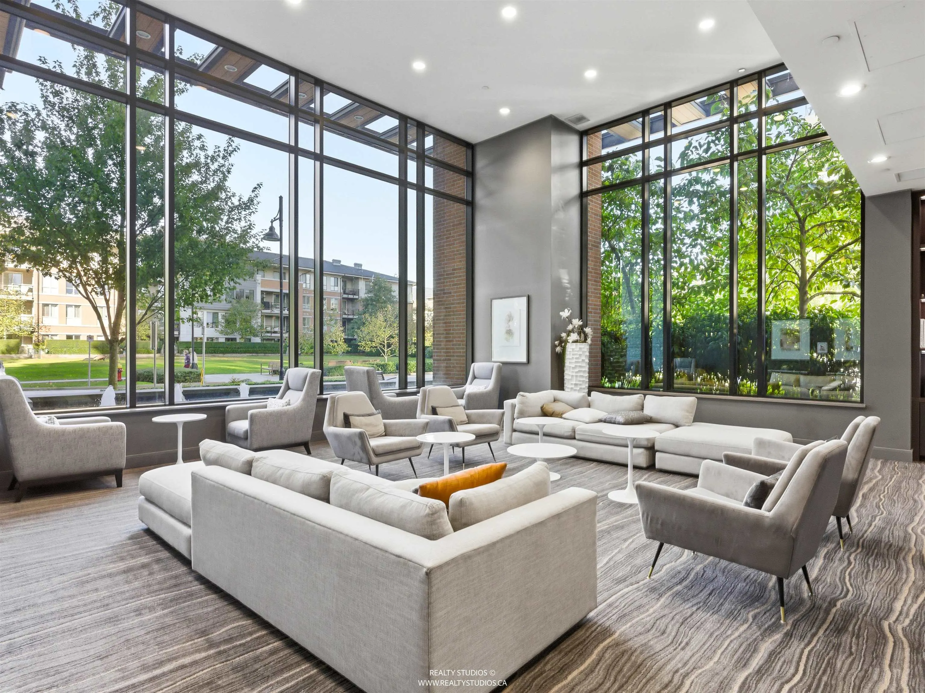 1905 3100 Windsor Gate