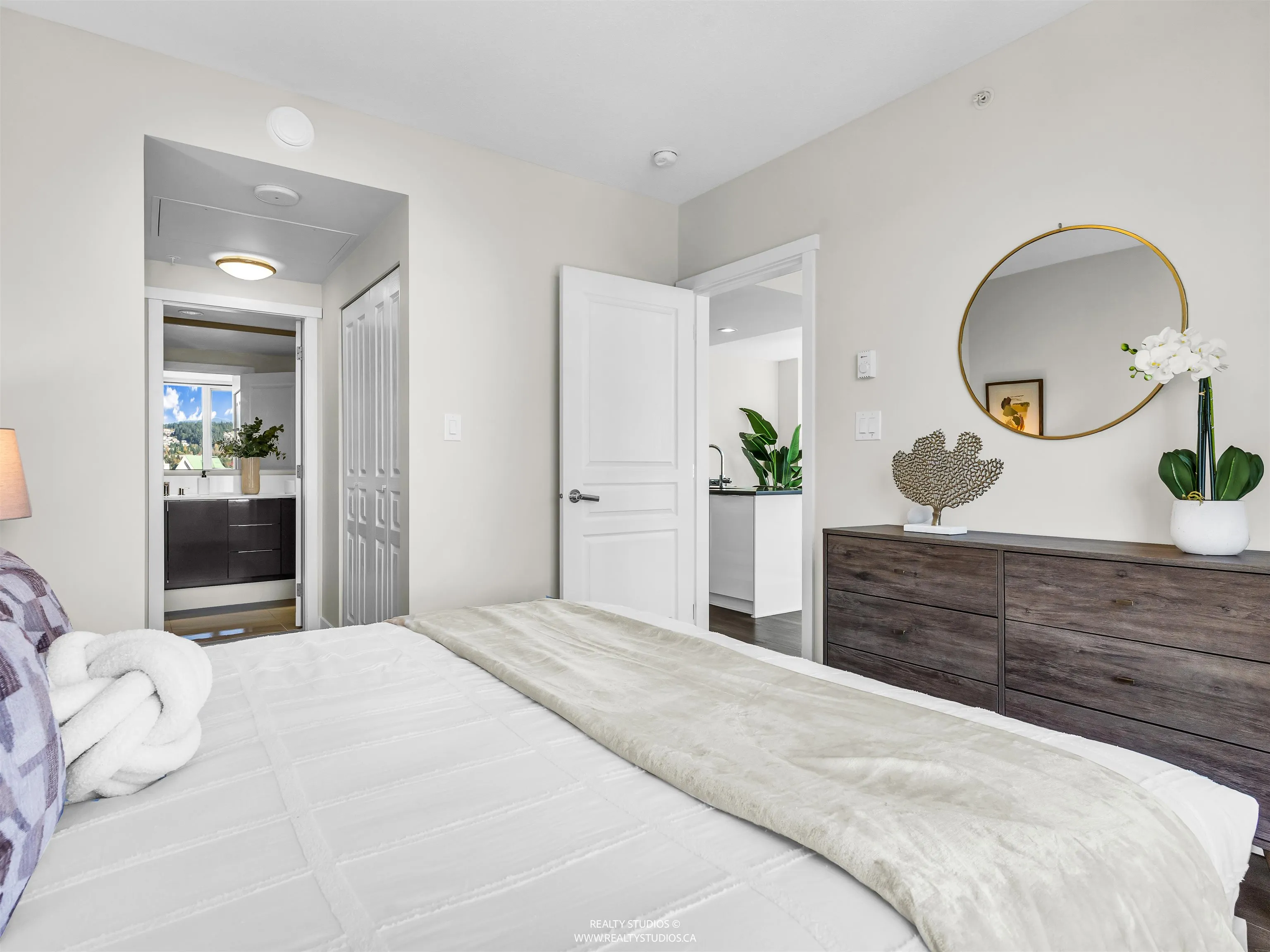 1905 3100 Windsor Gate