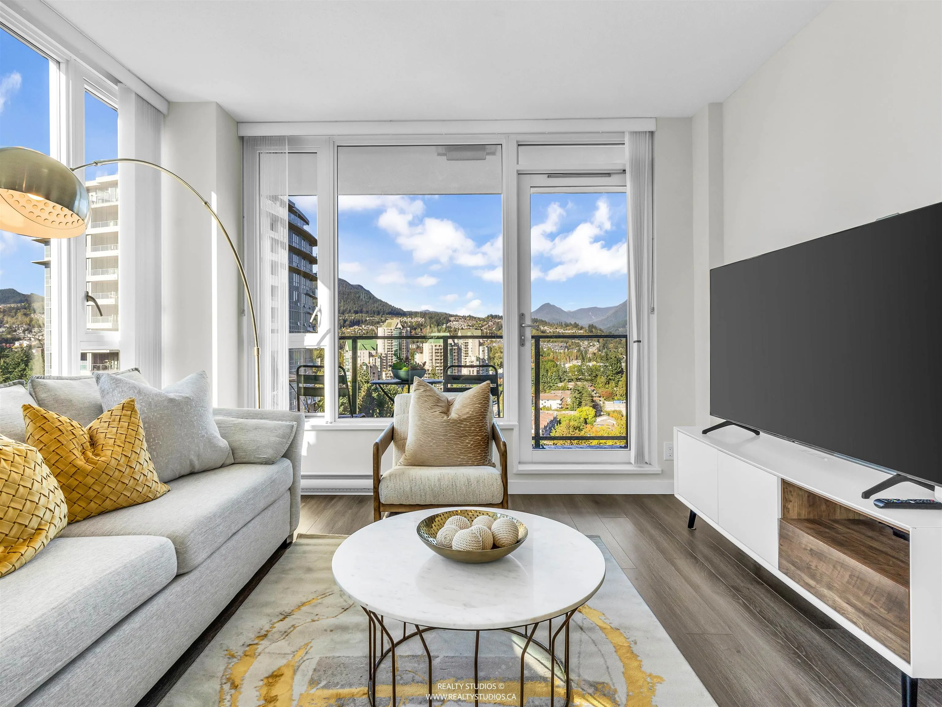1905 3100 Windsor Gate