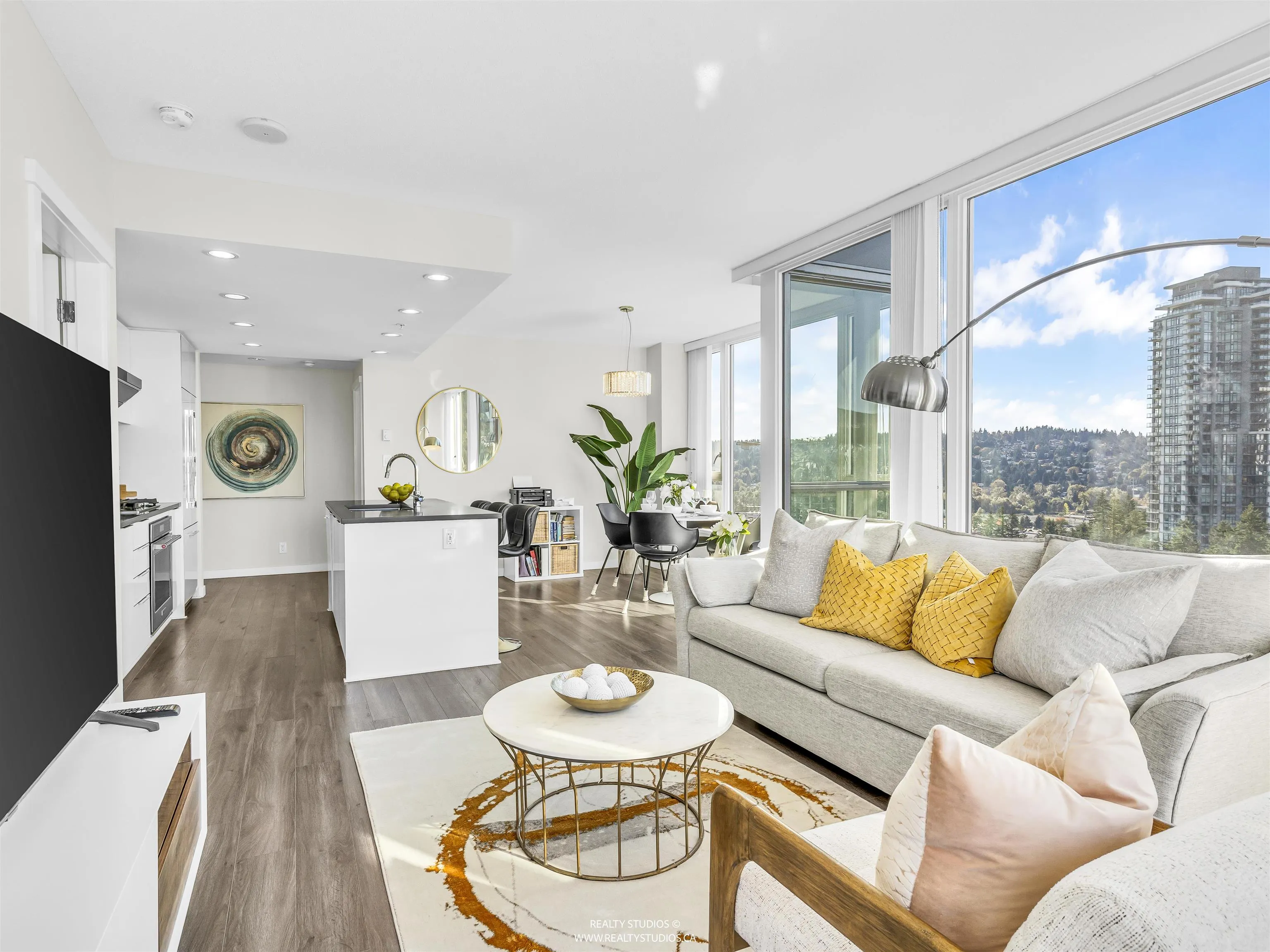 1905 3100 Windsor Gate