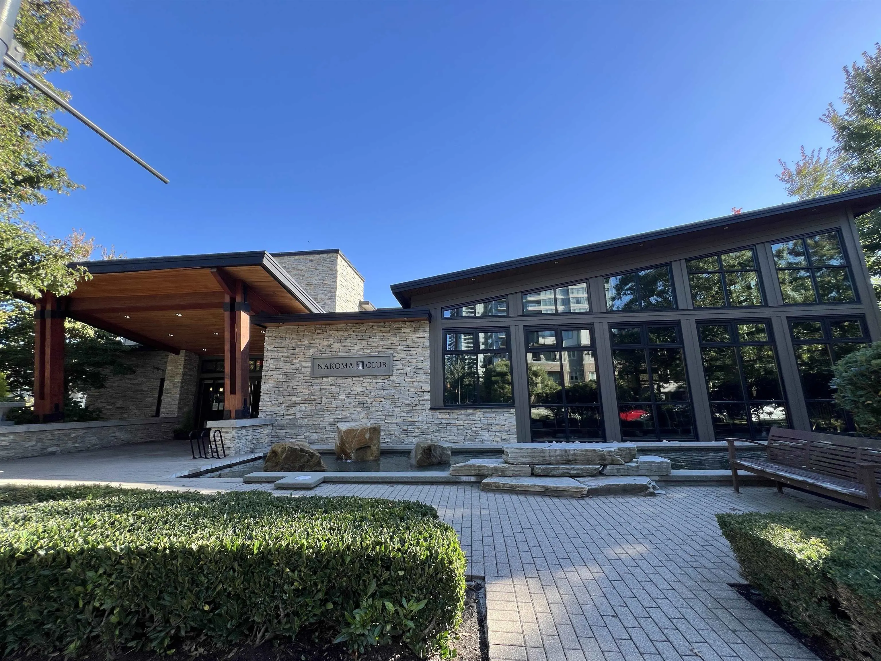 1905 3100 Windsor Gate