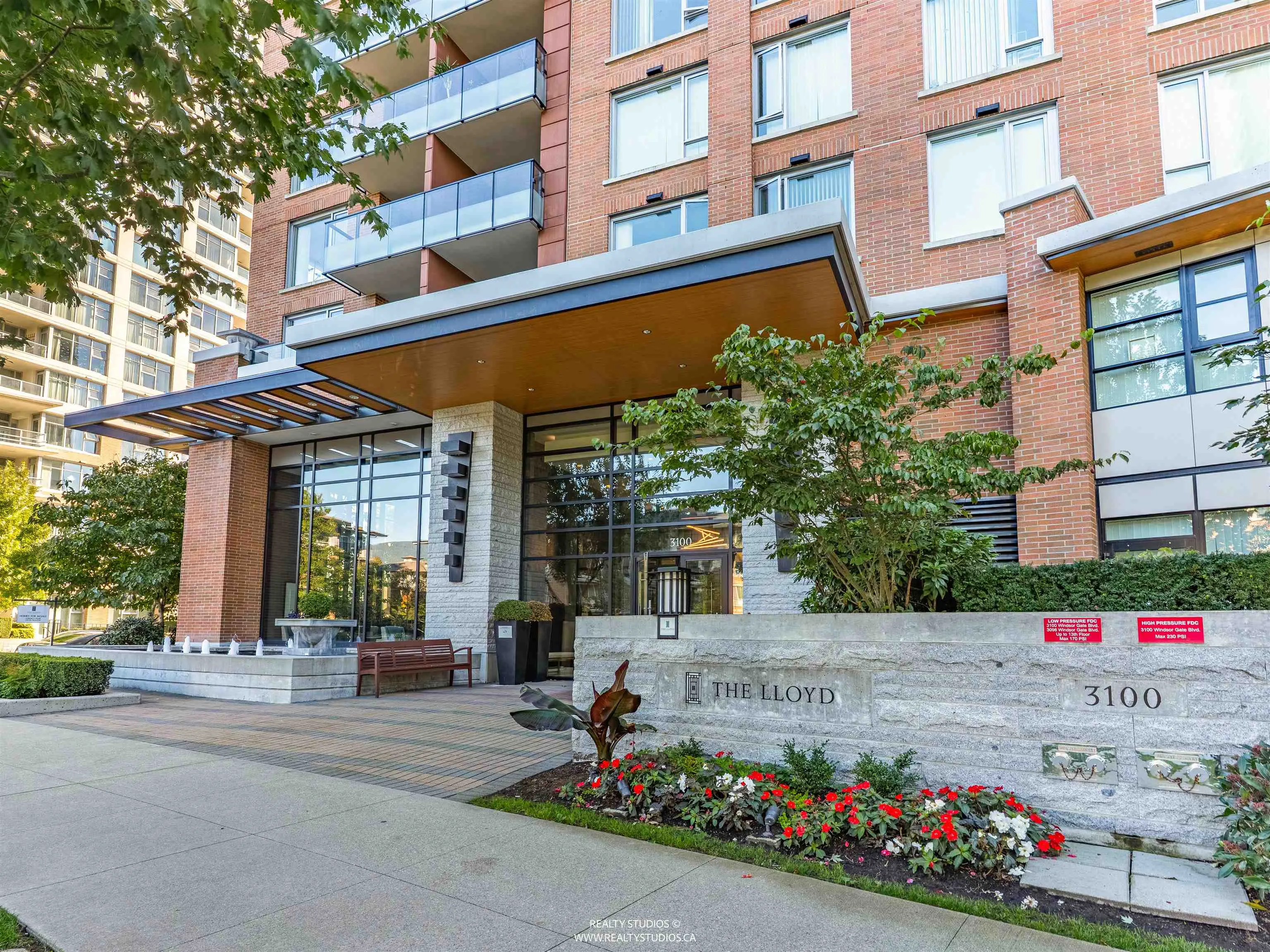 1905 3100 Windsor Gate