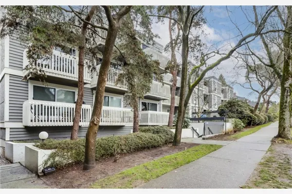 303 1545 E 2nd Avenue