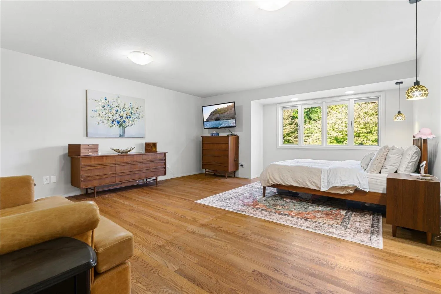 47220 Swallow Place