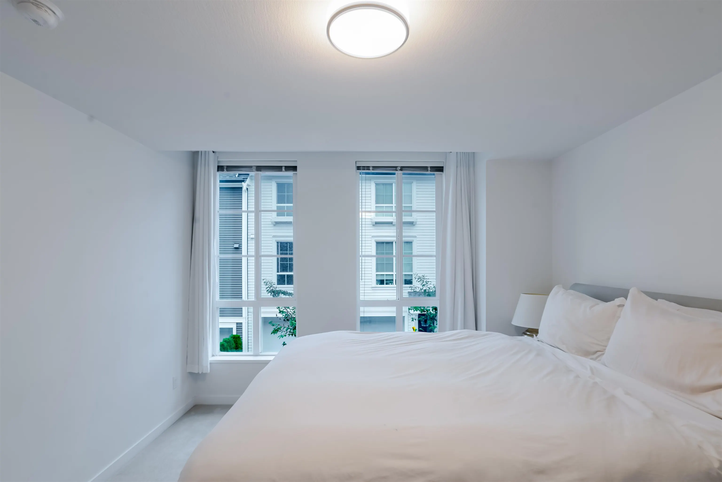 73 2838 Livingstone Avenue