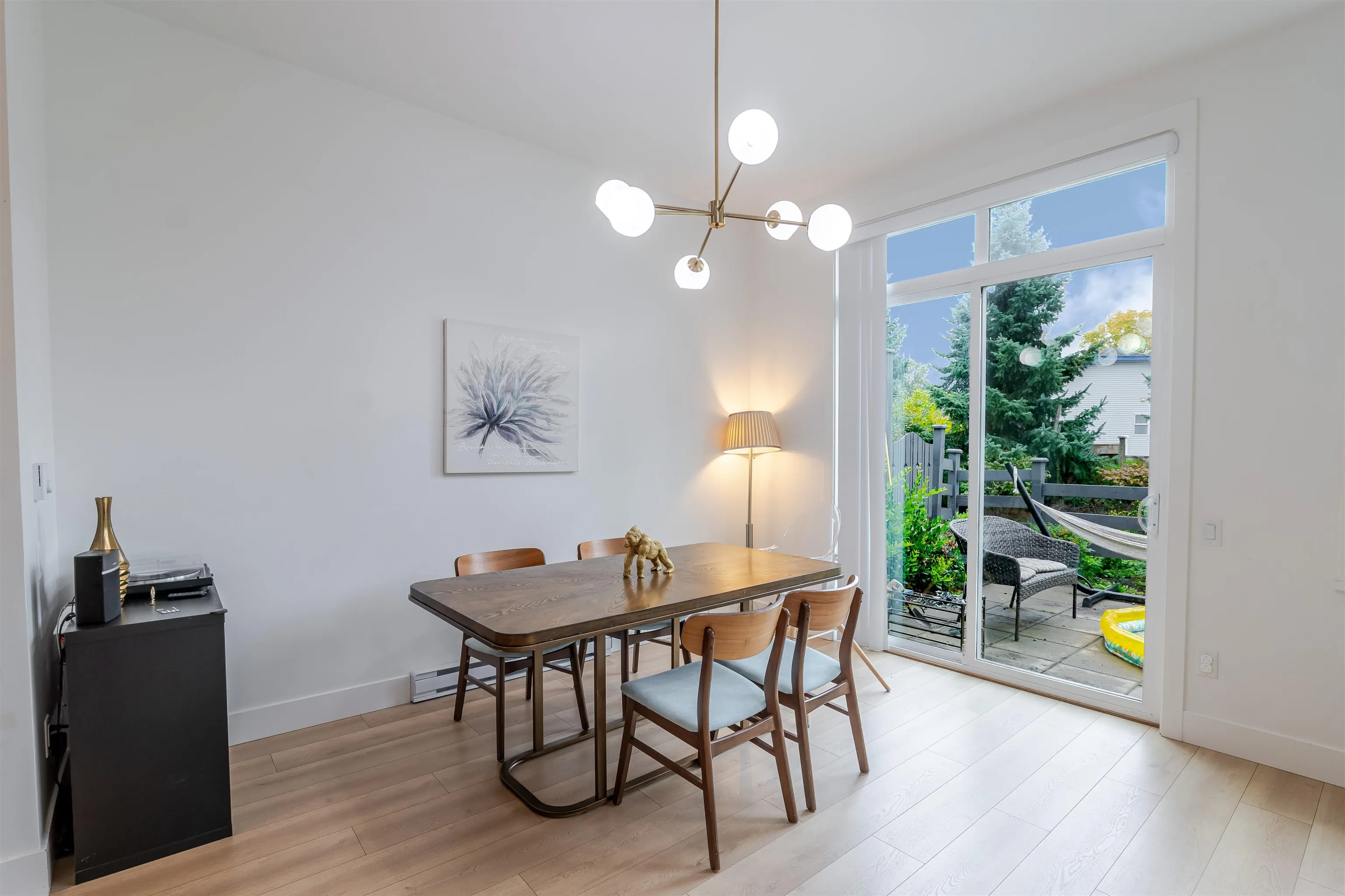 73 2838 Livingstone Avenue