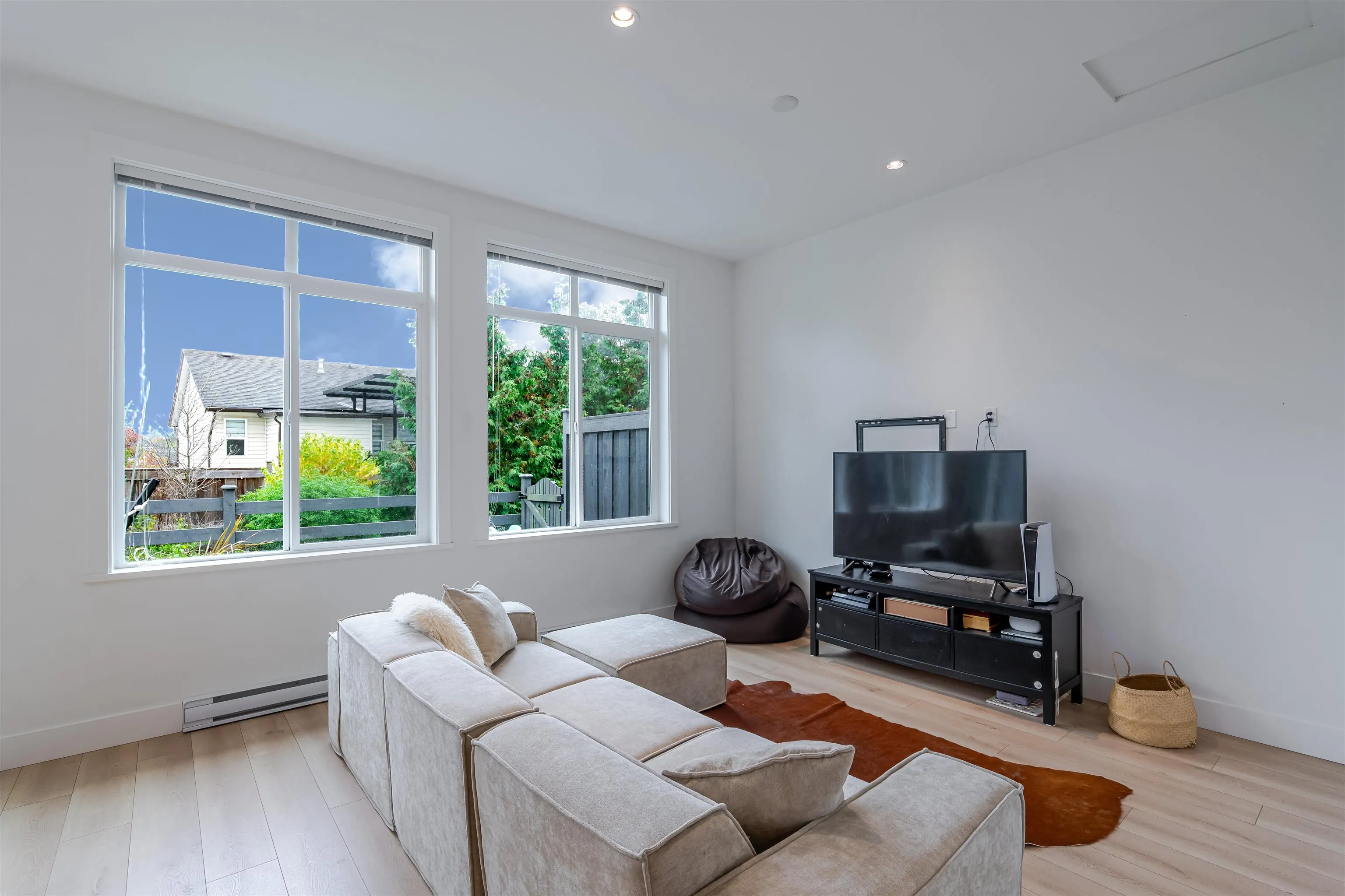 73 2838 Livingstone Avenue