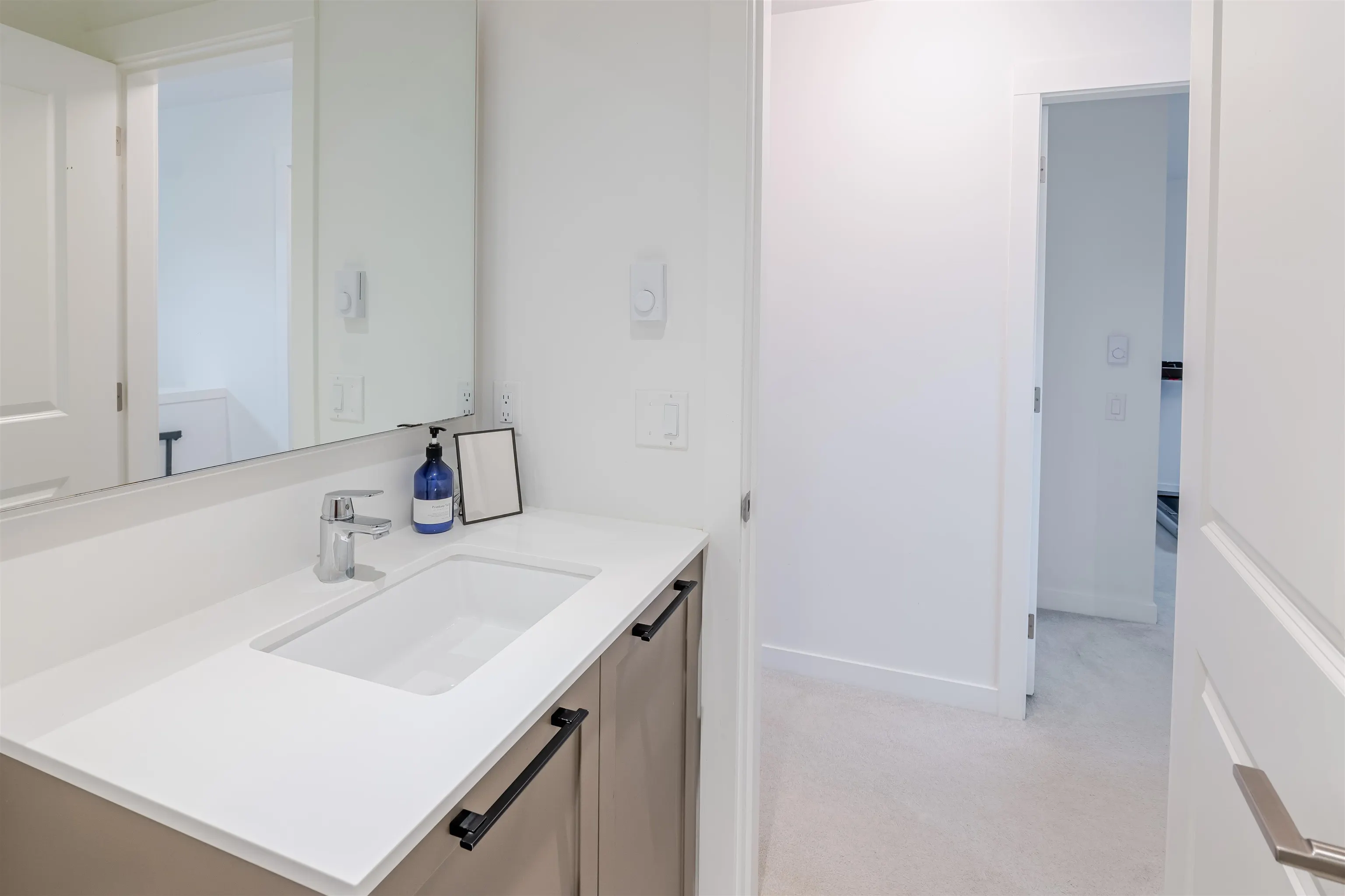 73 2838 Livingstone Avenue