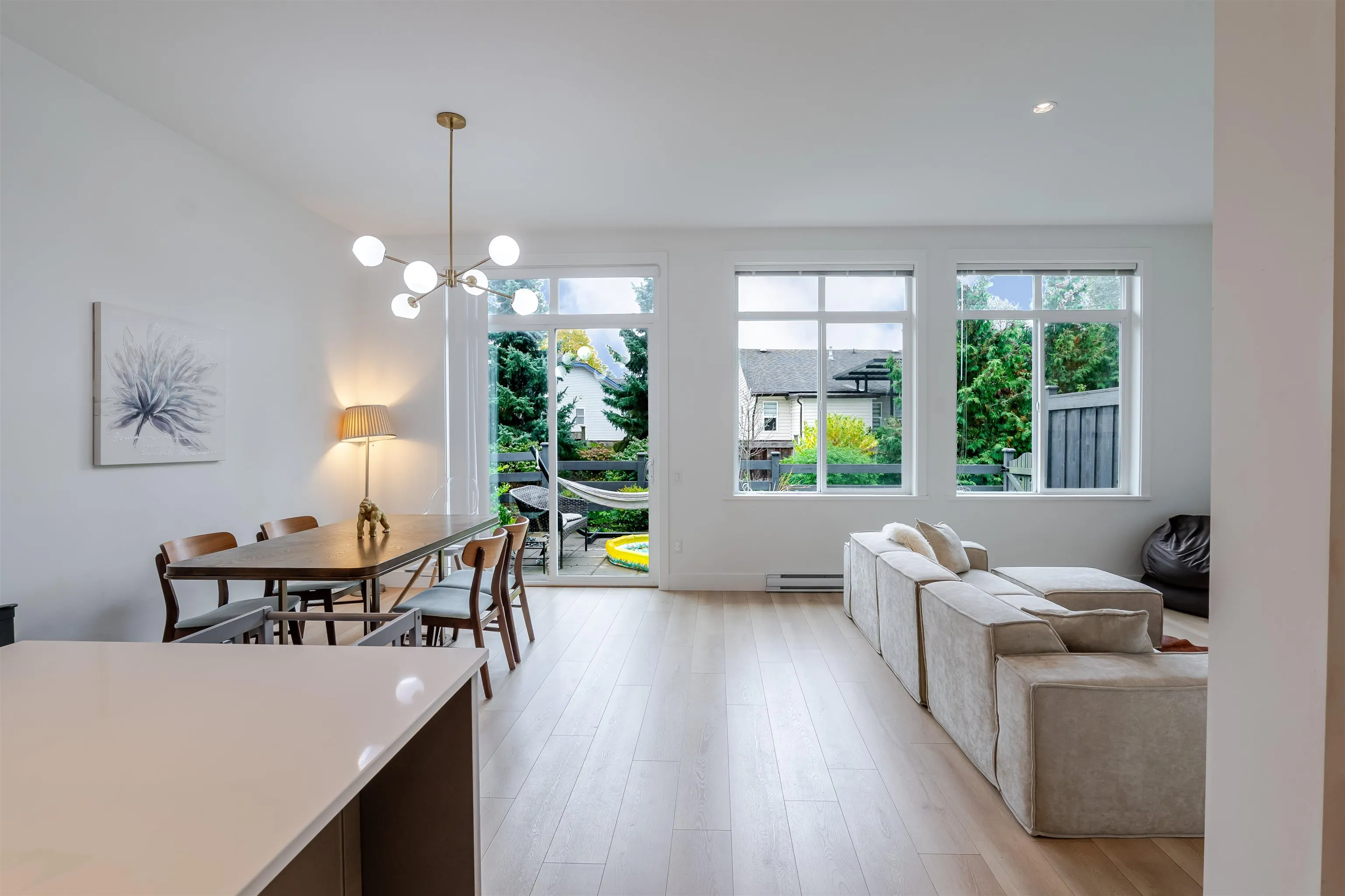 73 2838 Livingstone Avenue