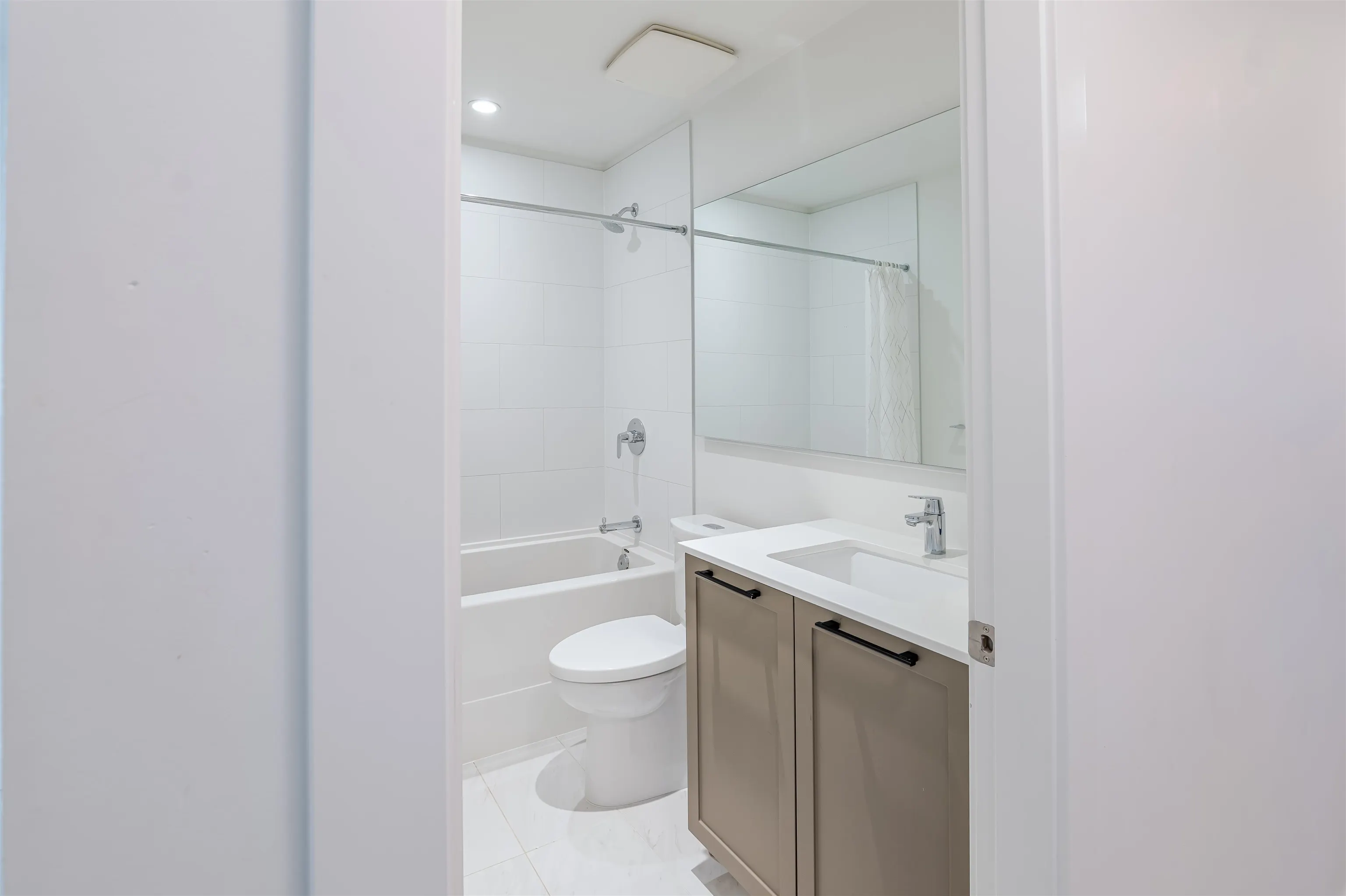 73 2838 Livingstone Avenue