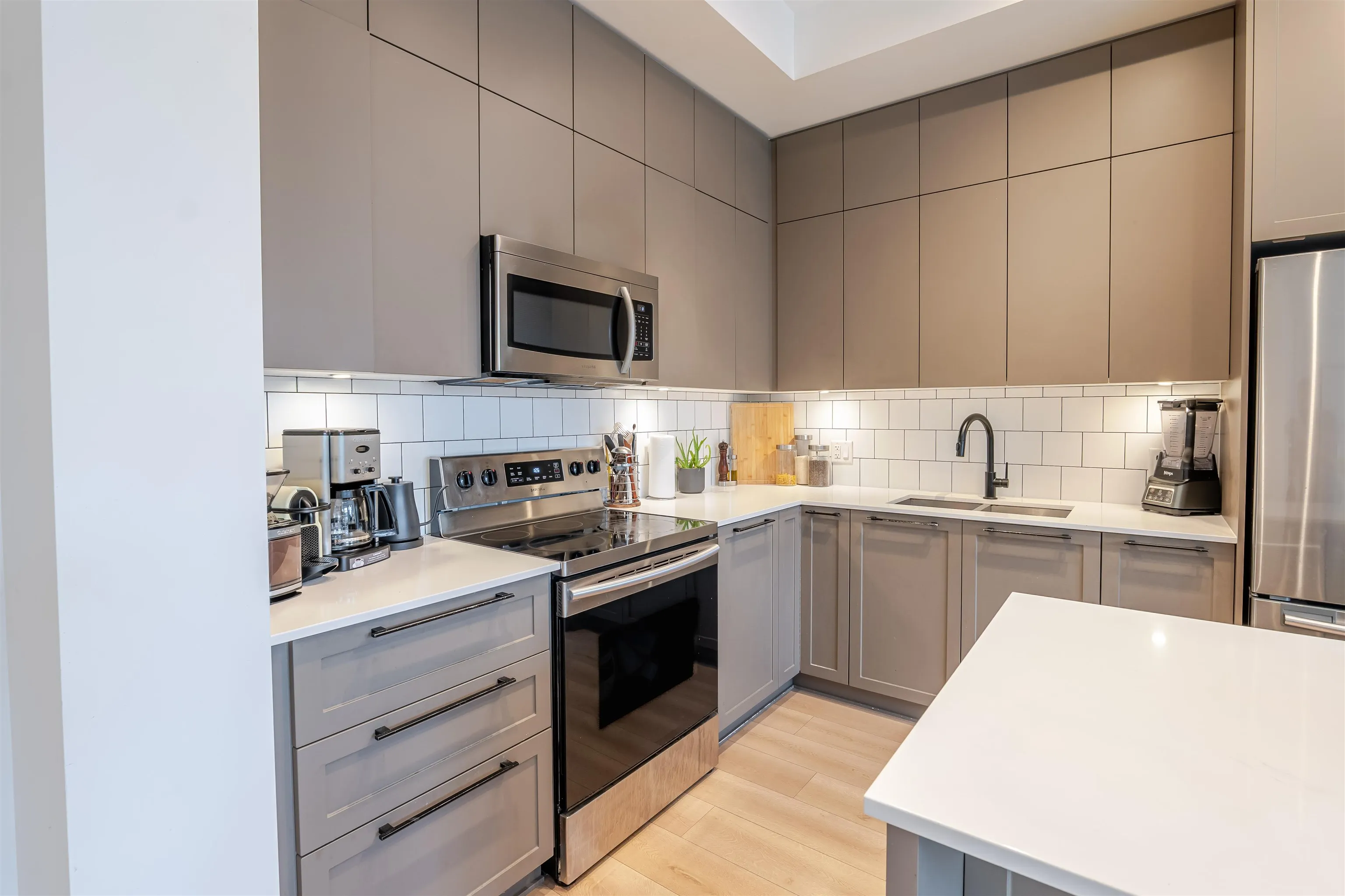 73 2838 Livingstone Avenue