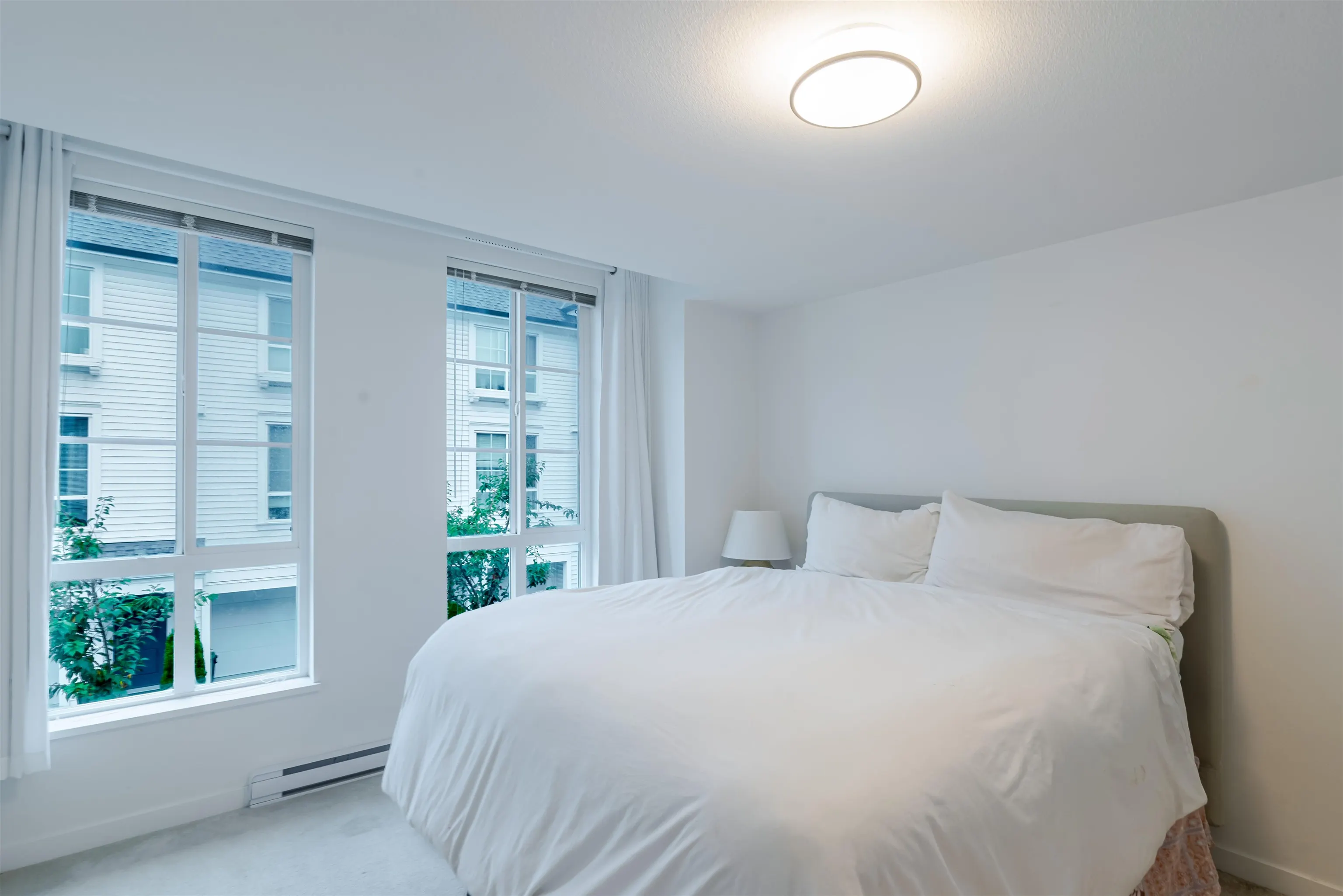 73 2838 Livingstone Avenue