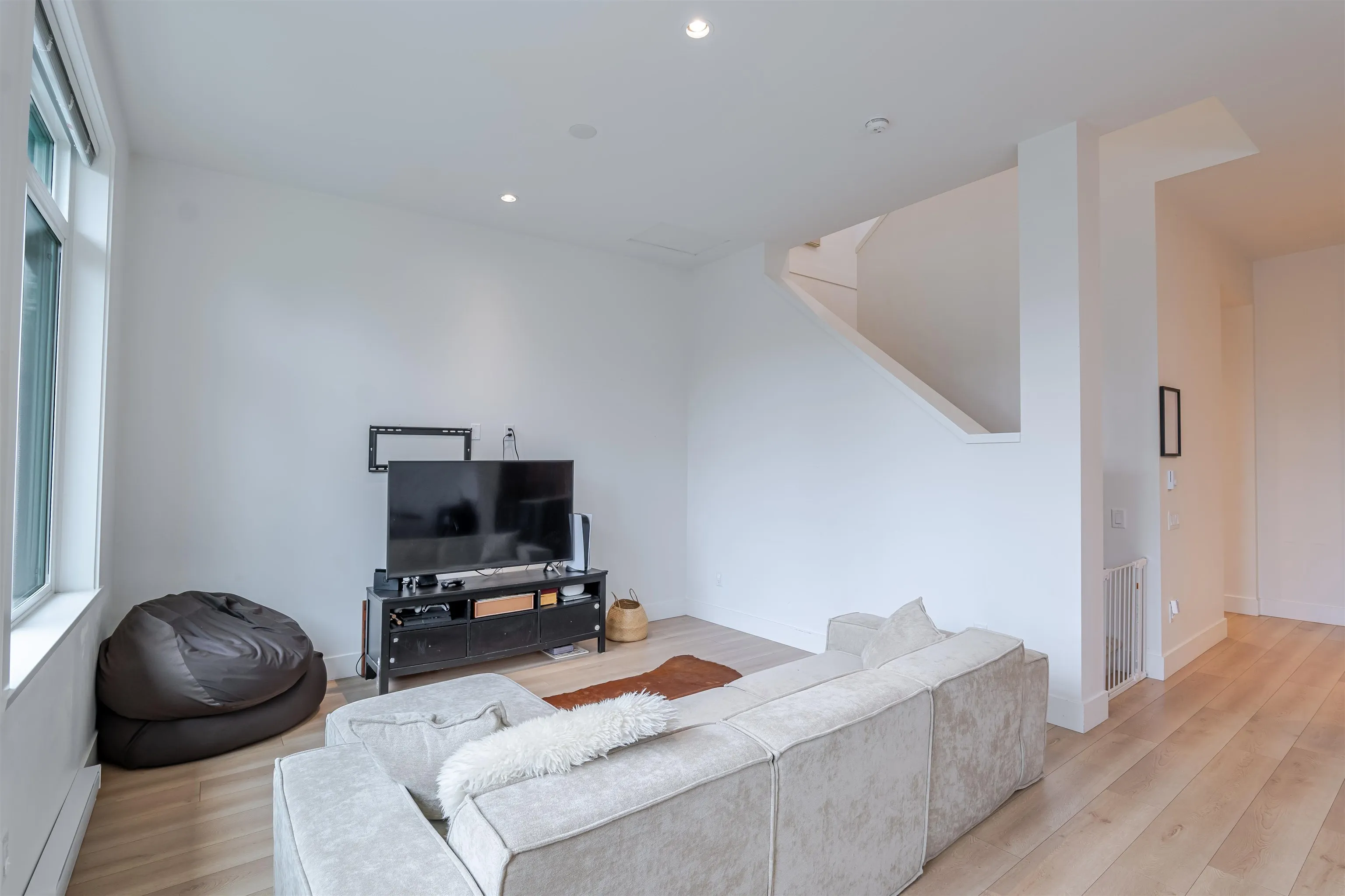 73 2838 Livingstone Avenue