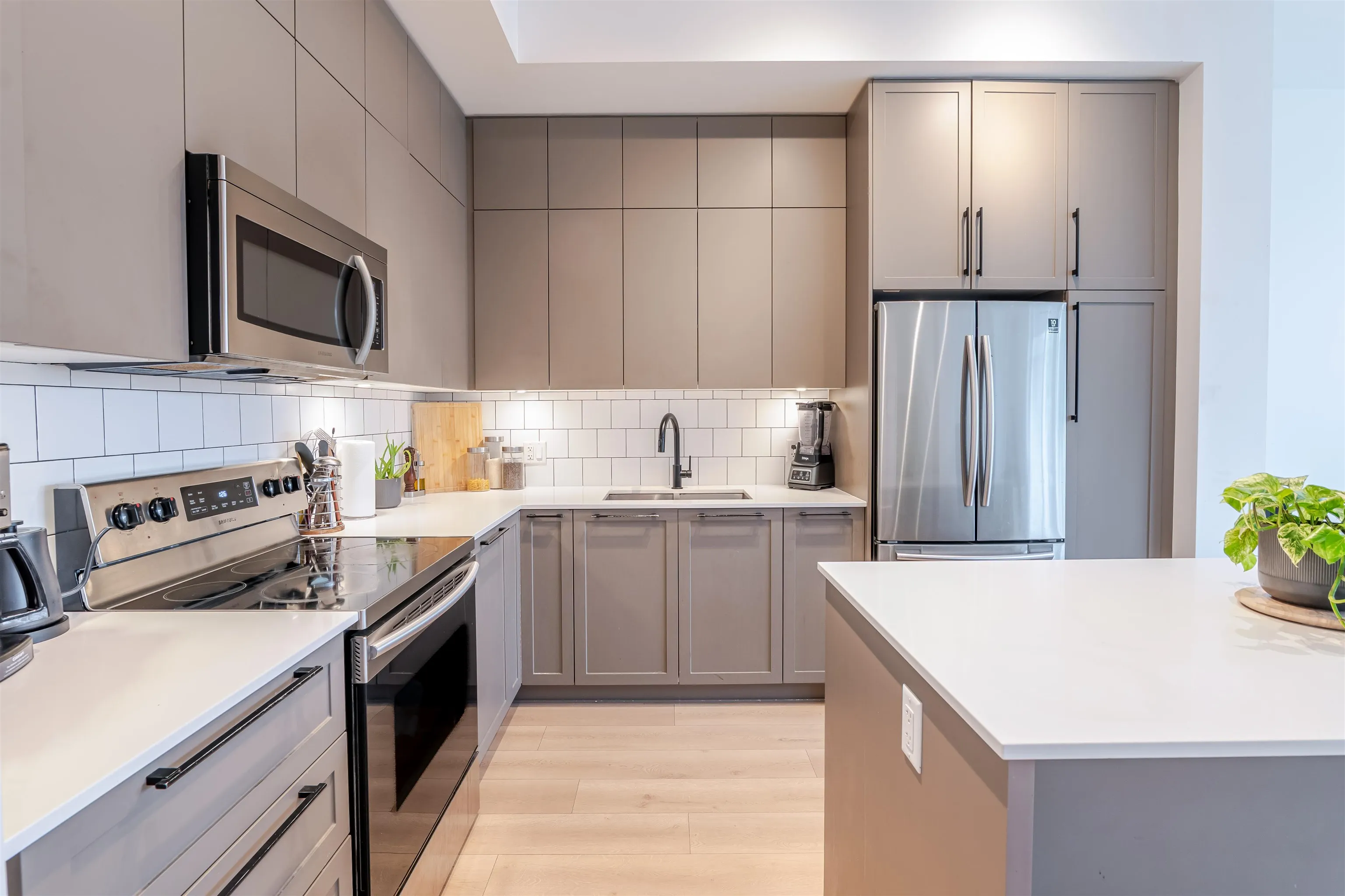 73 2838 Livingstone Avenue